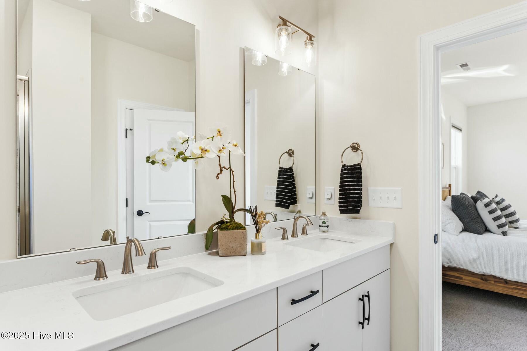 100500732 | Photo 28