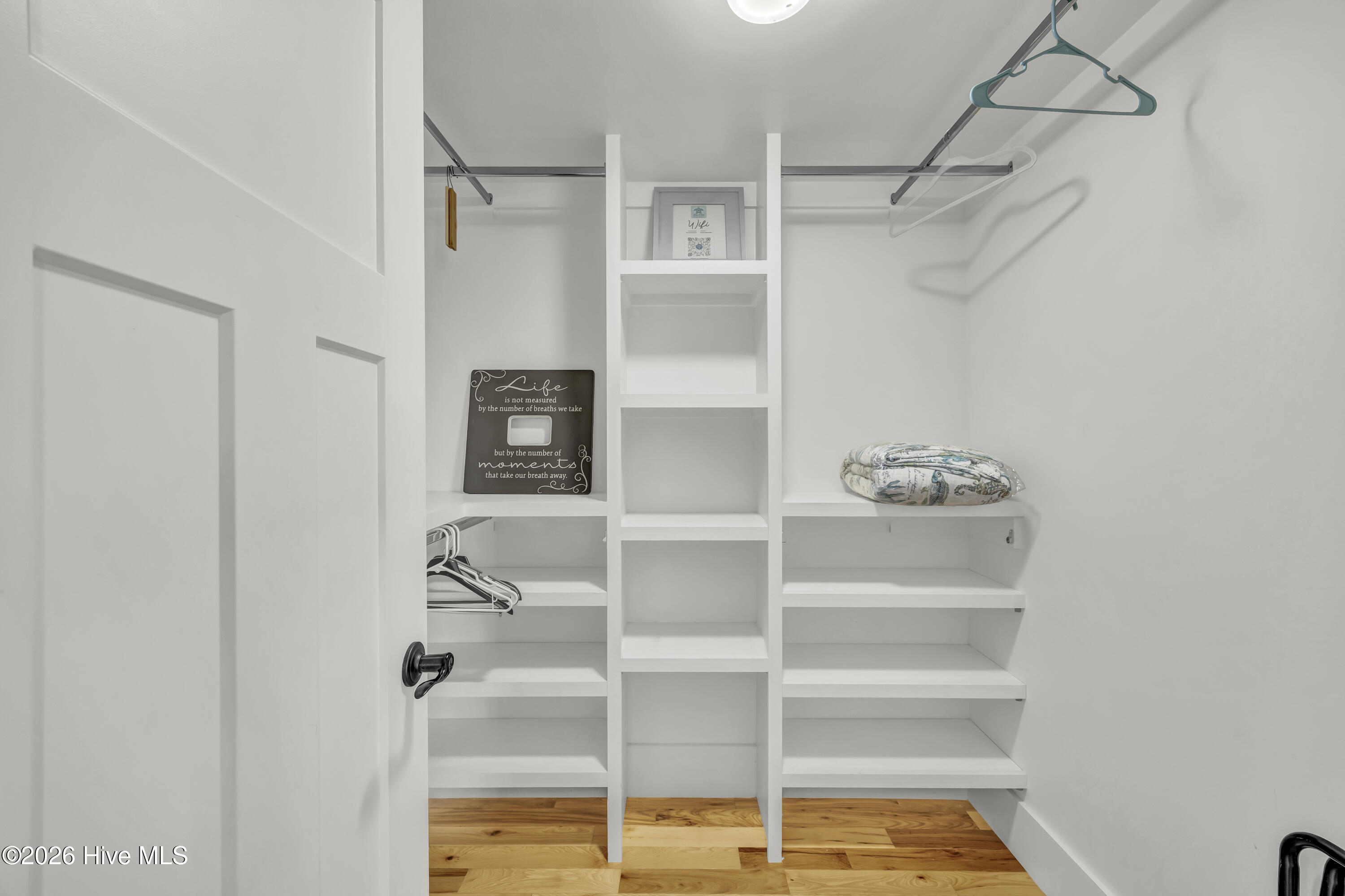 100558745 | Photo 19