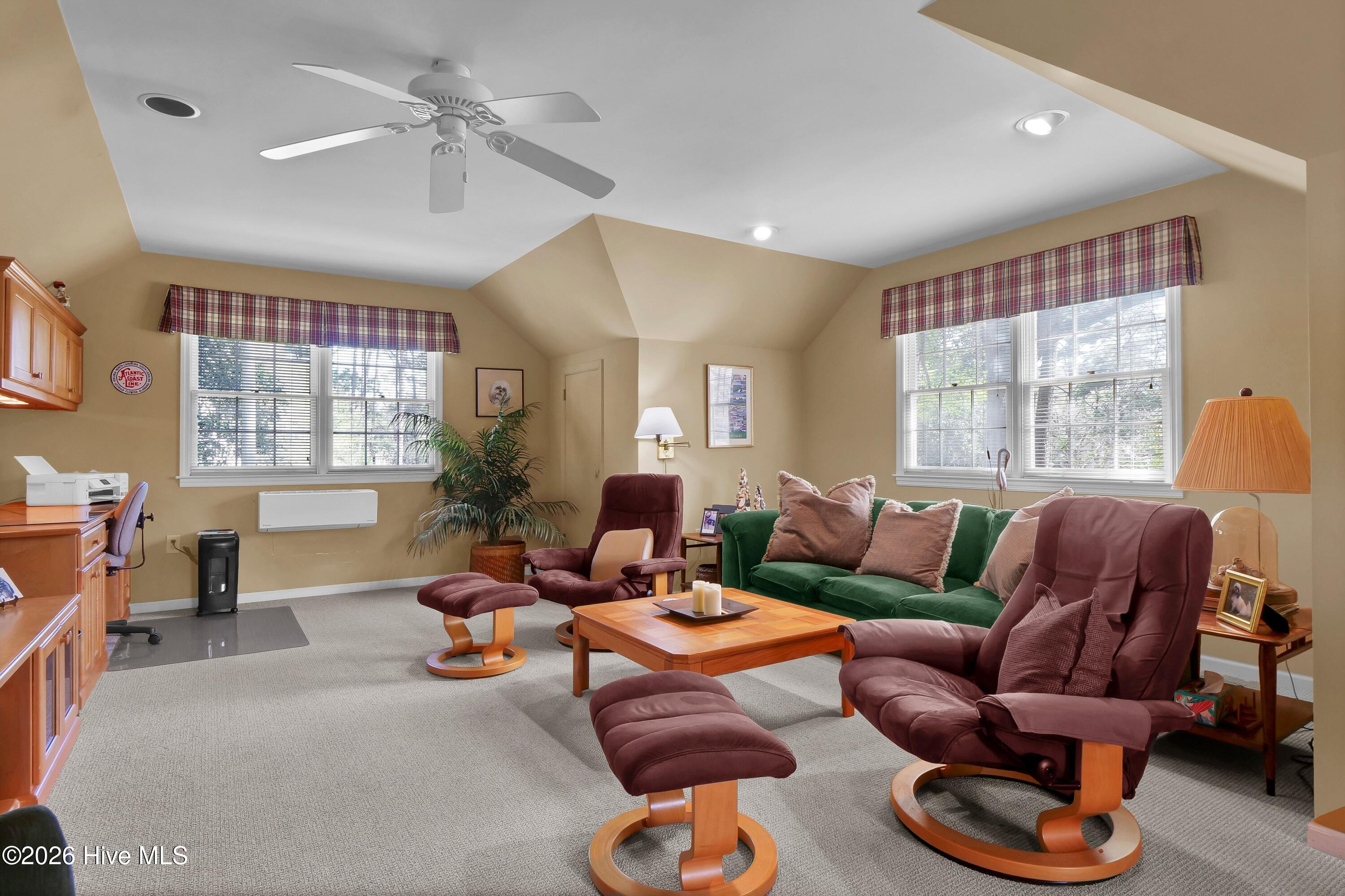 100562468 | Photo 27