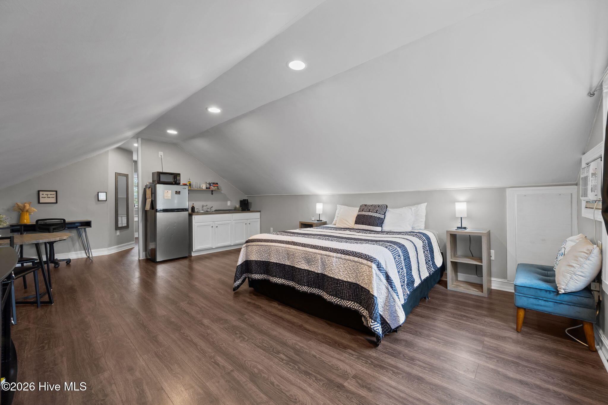 100555981 | Photo 32