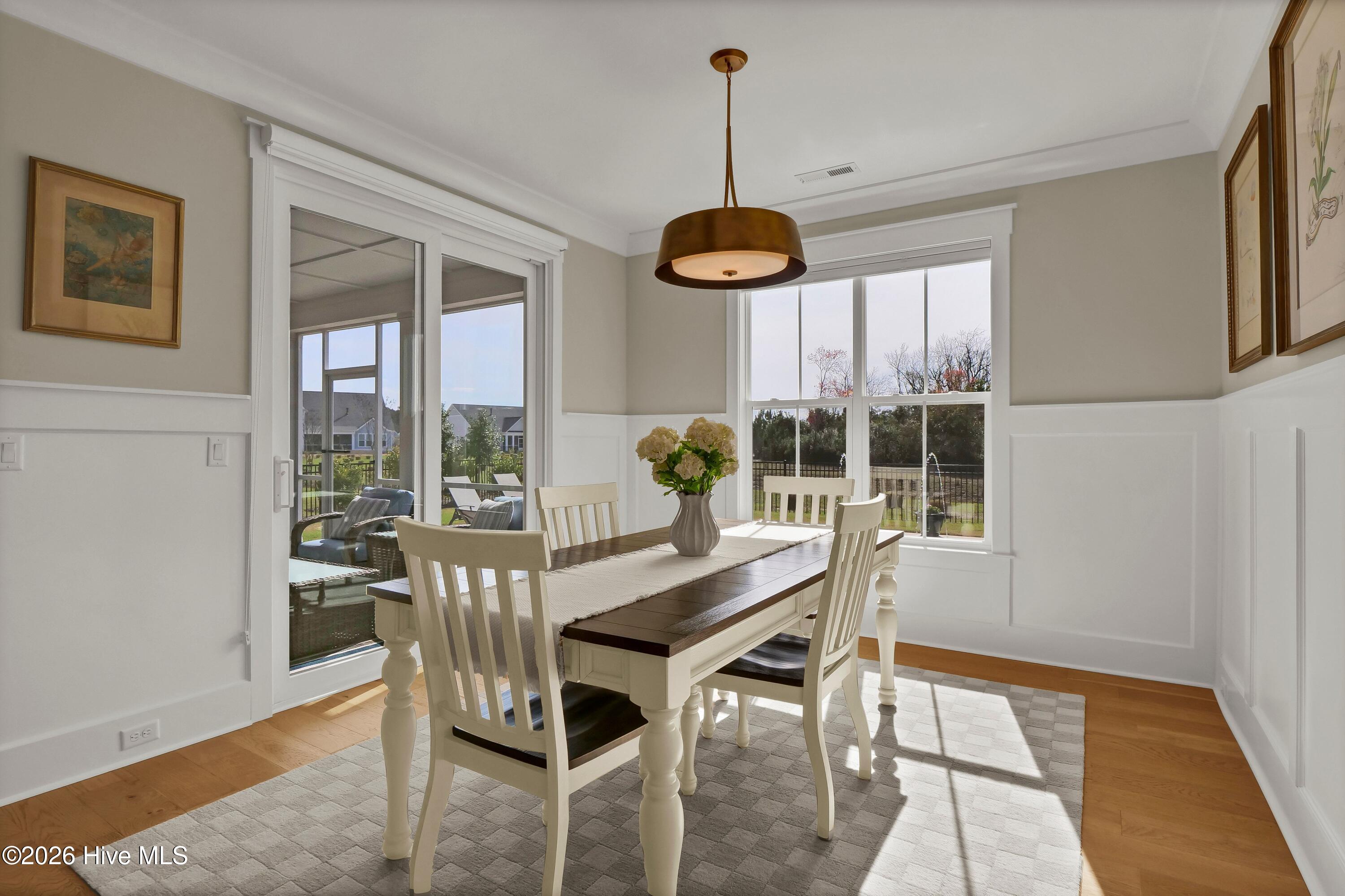 100566298 | Photo 23