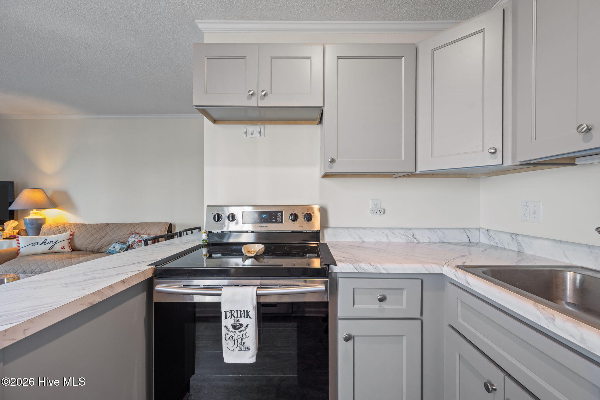 100563730 | Photo 22