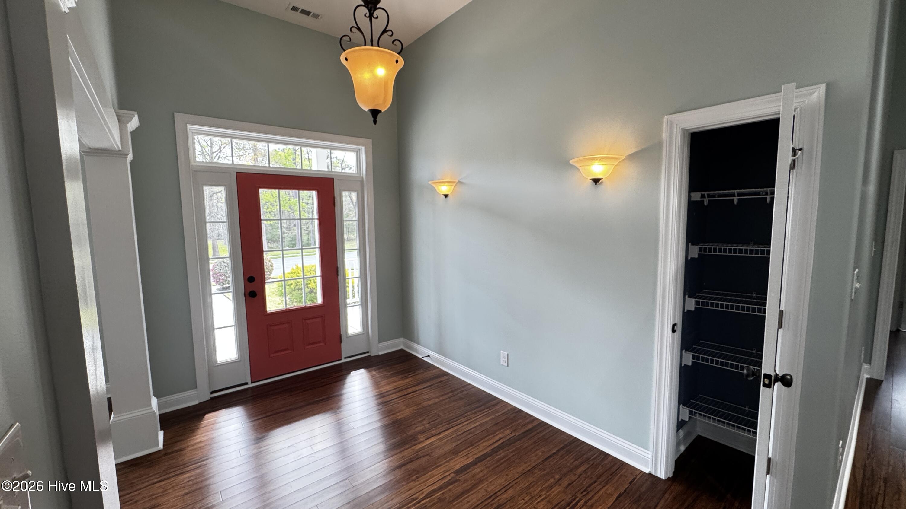 100565264 | Photo 14