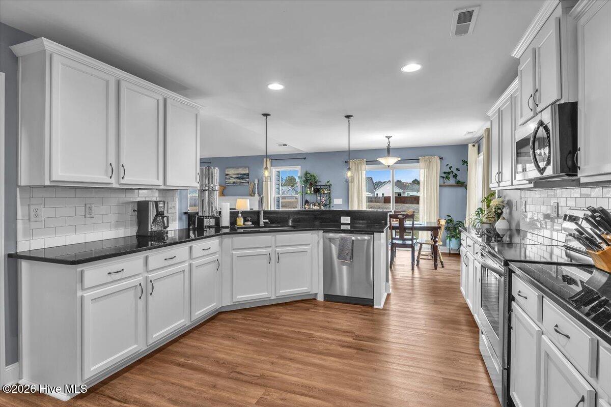 100558740 | Photo 11