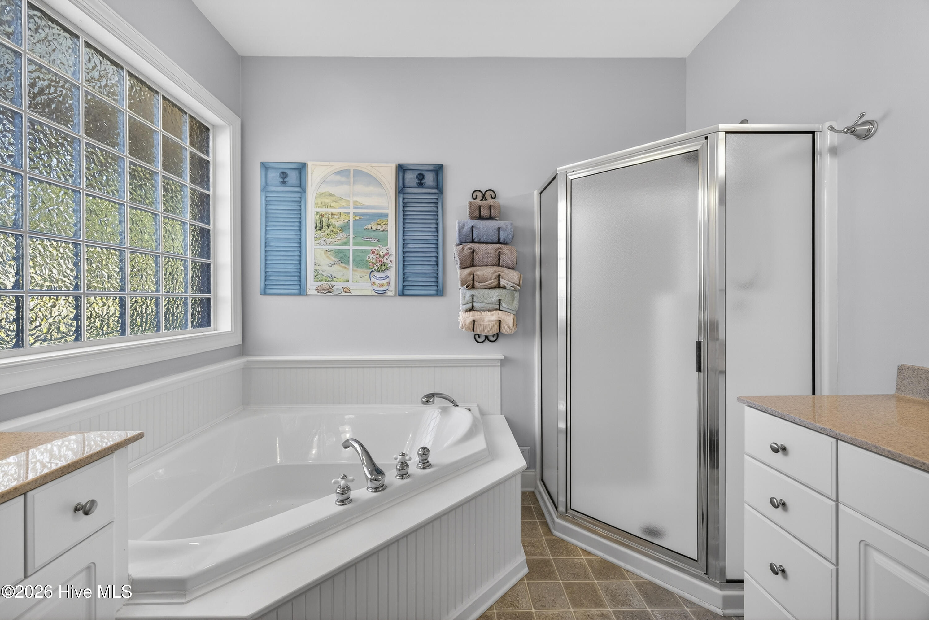 100561189 | Photo 46