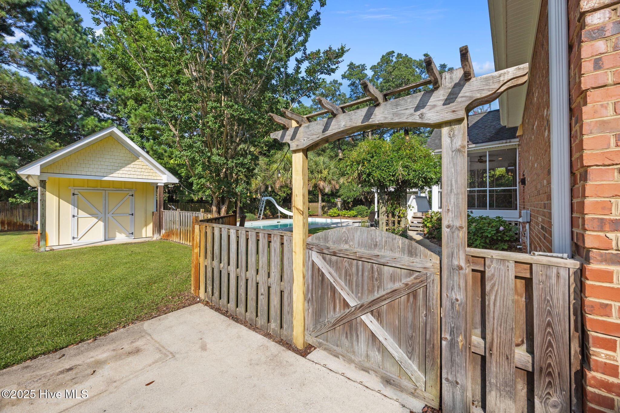 100518834 | Photo 59