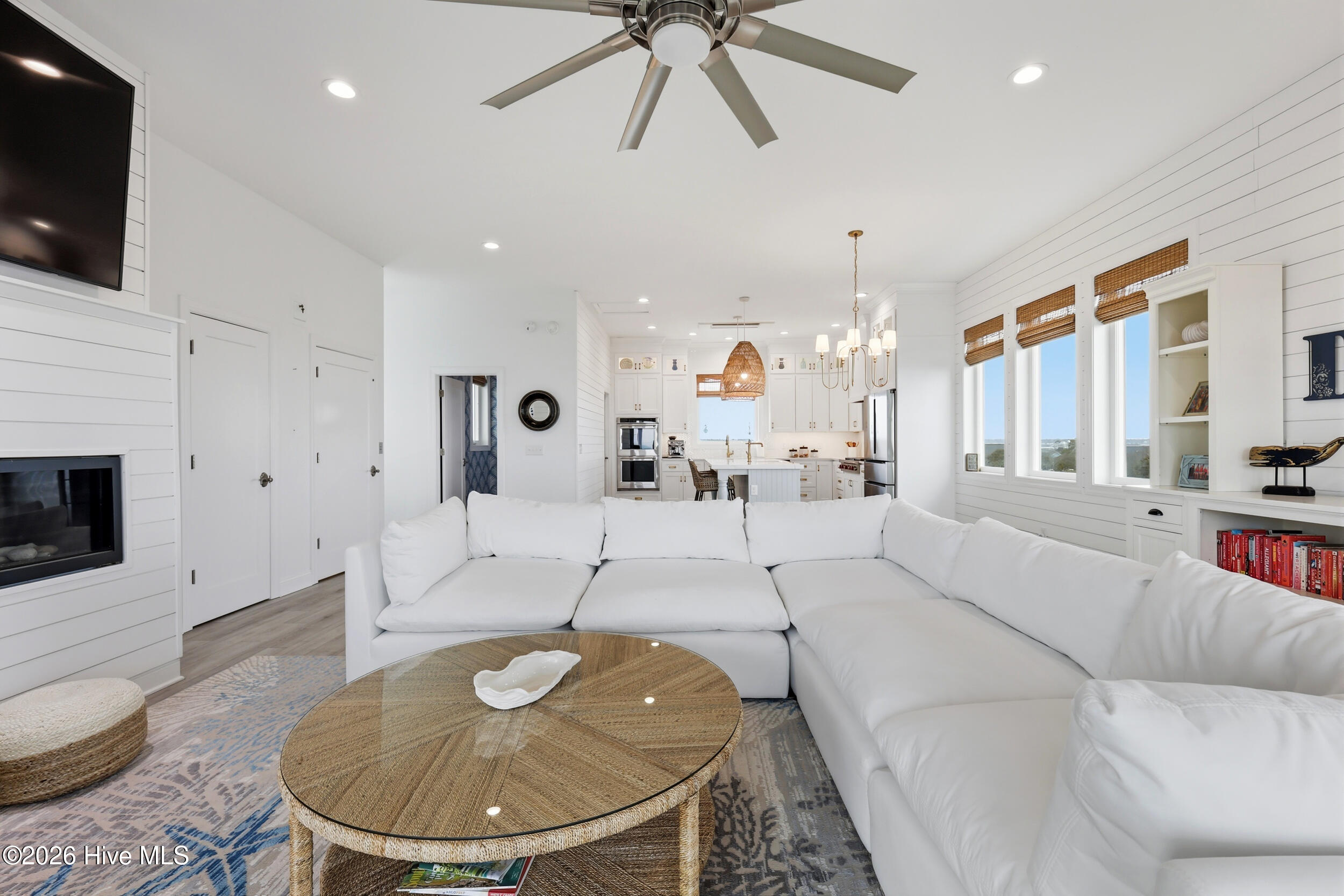 100552984 | Photo 11