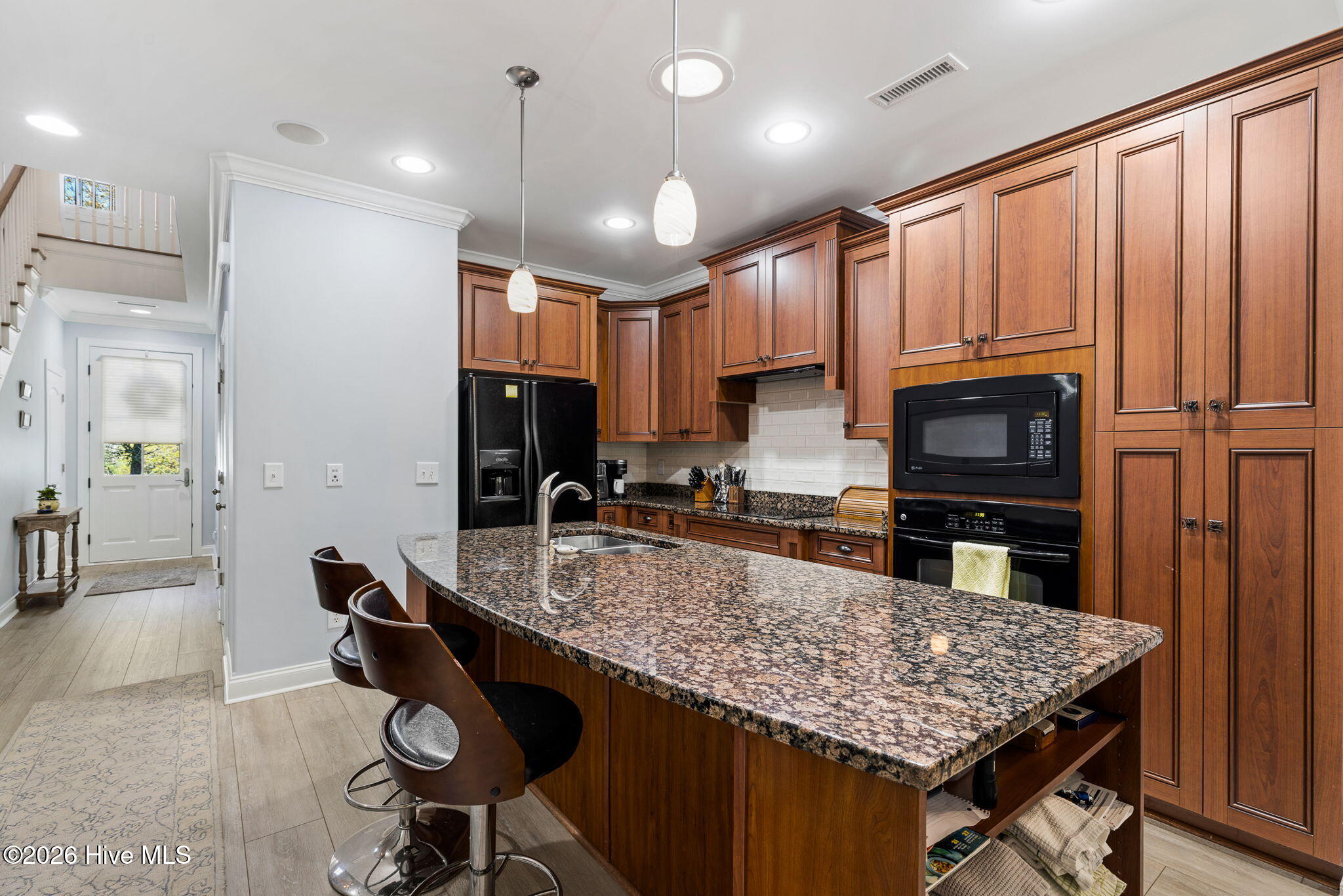 100551308 | Photo 13