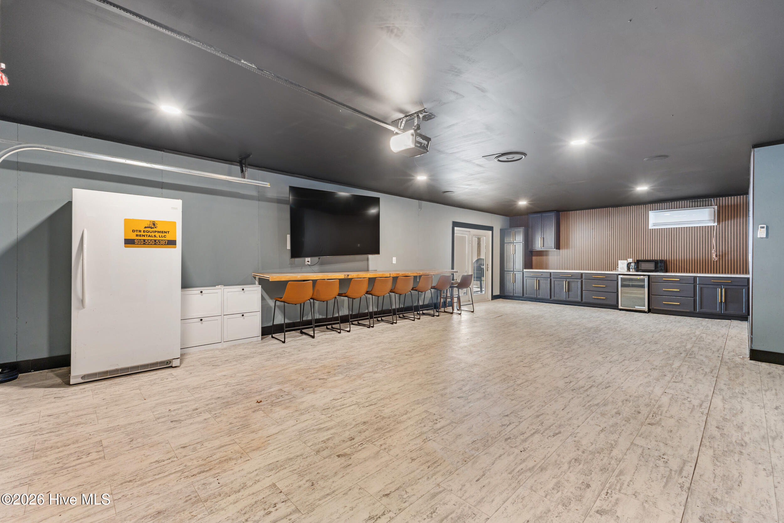 100557011 | Photo 38