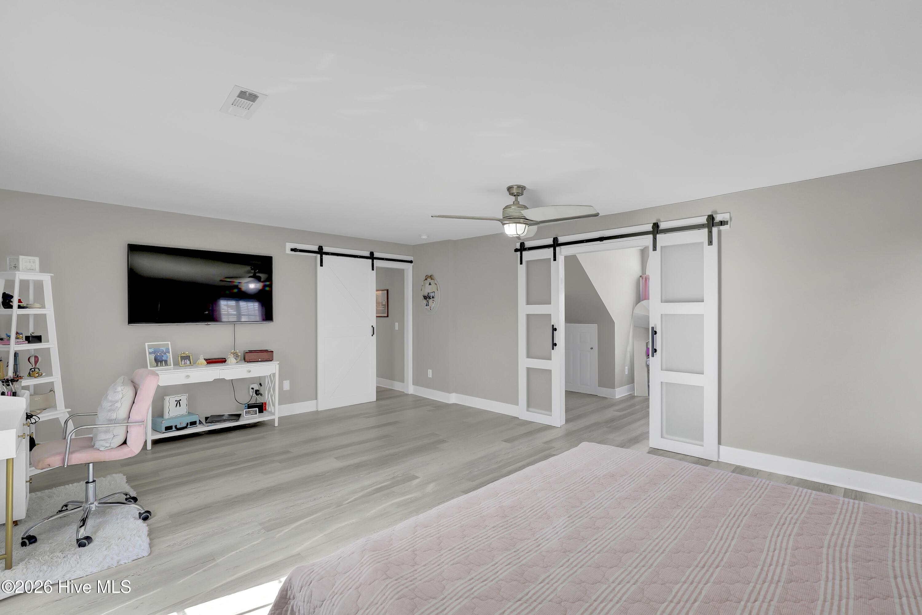 100558777 | Photo 26