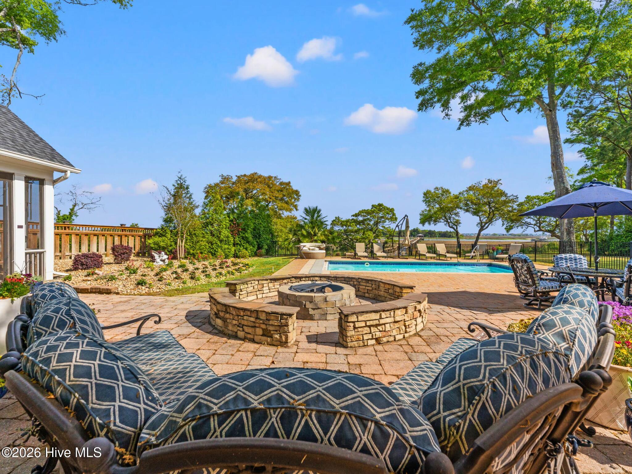 100568629 | Photo 54