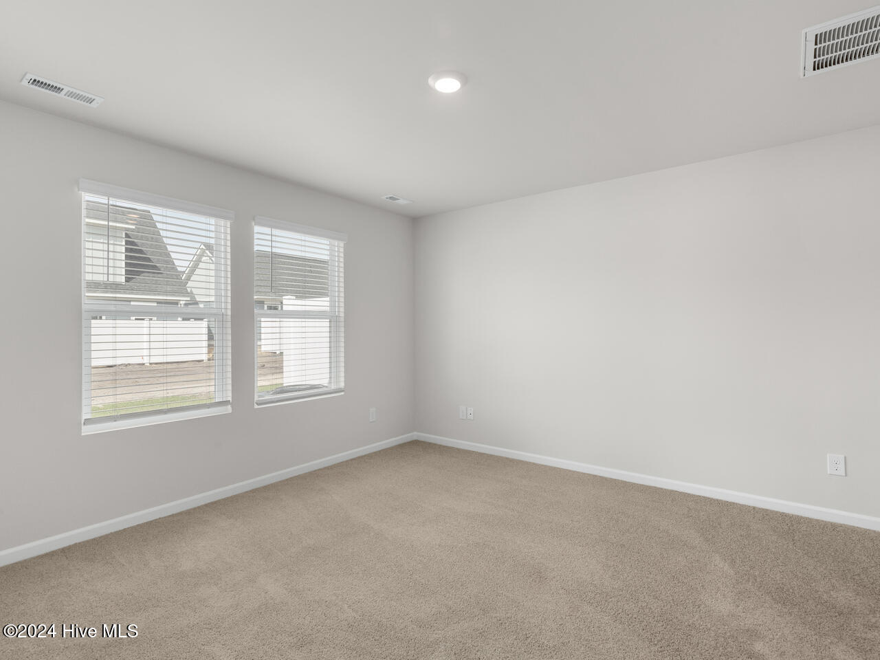 100536784 | Photo 18