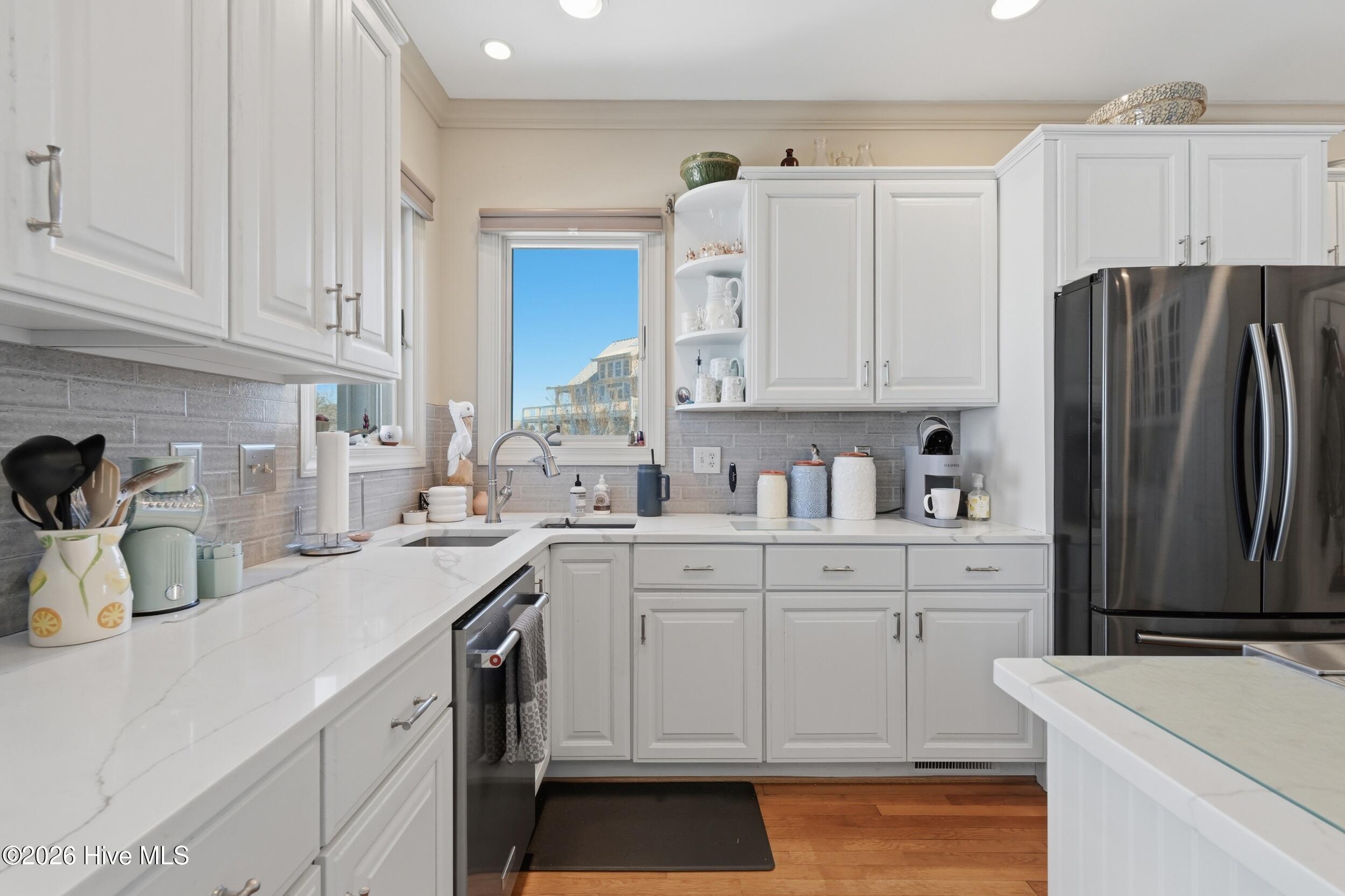 100561994 | Photo 24