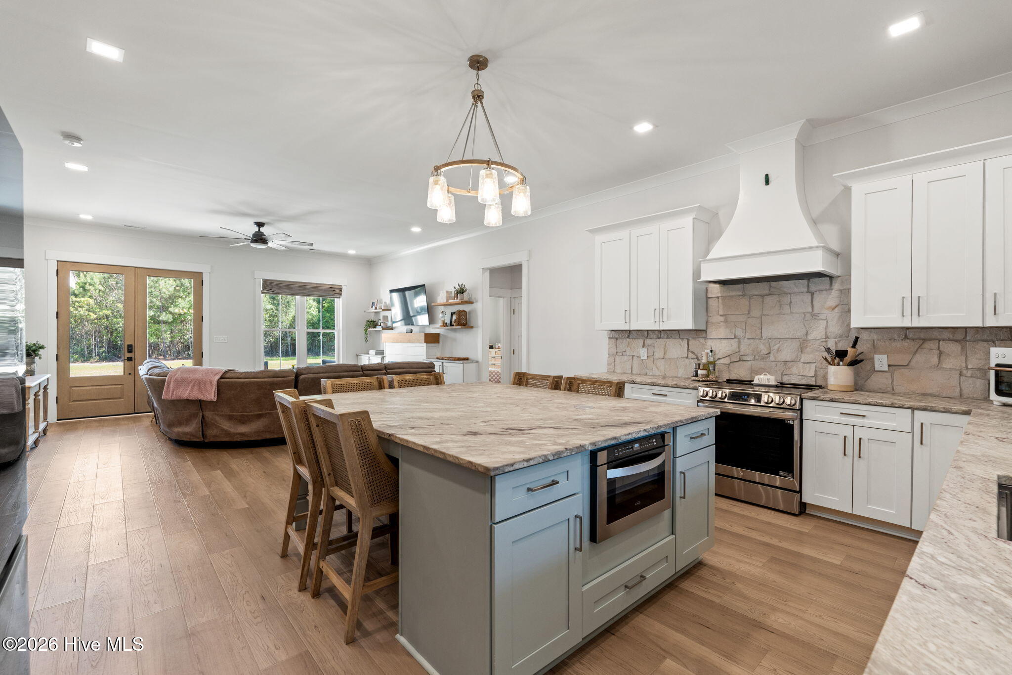 100569675 | Photo 14