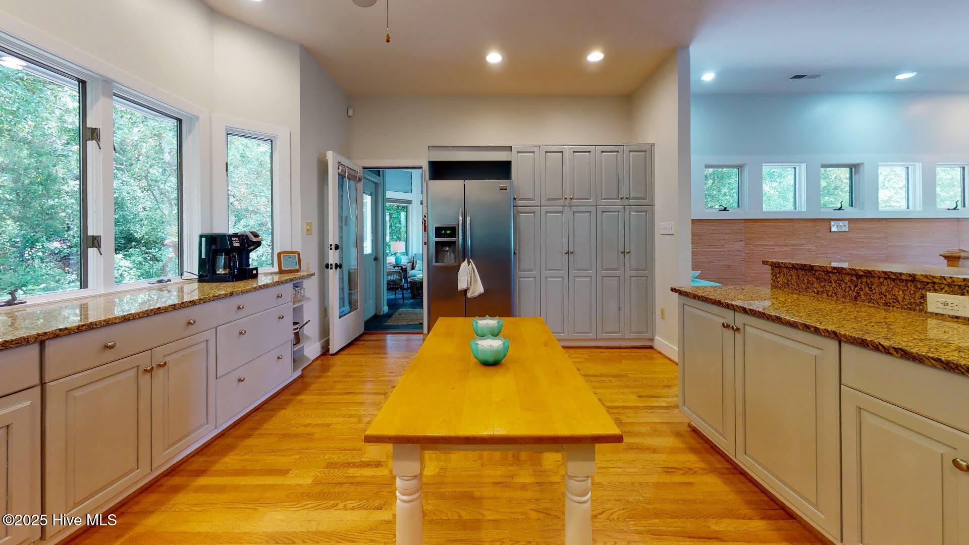 100542695 | Photo 12