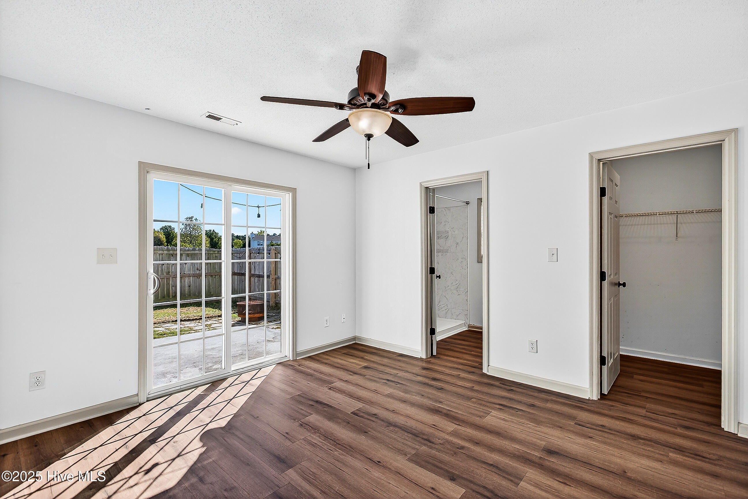 100537244 | Photo 13