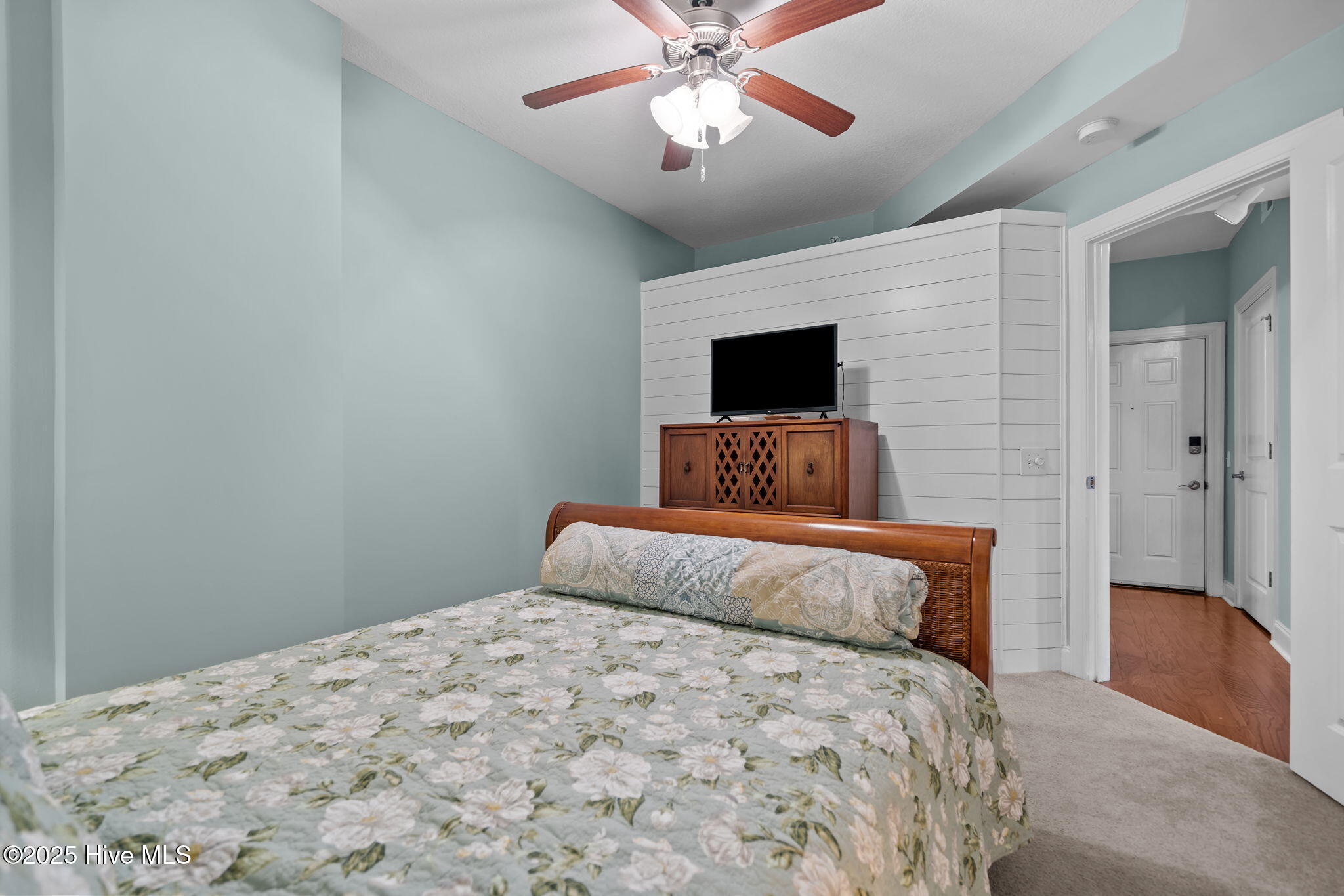 100535787 | Photo 24