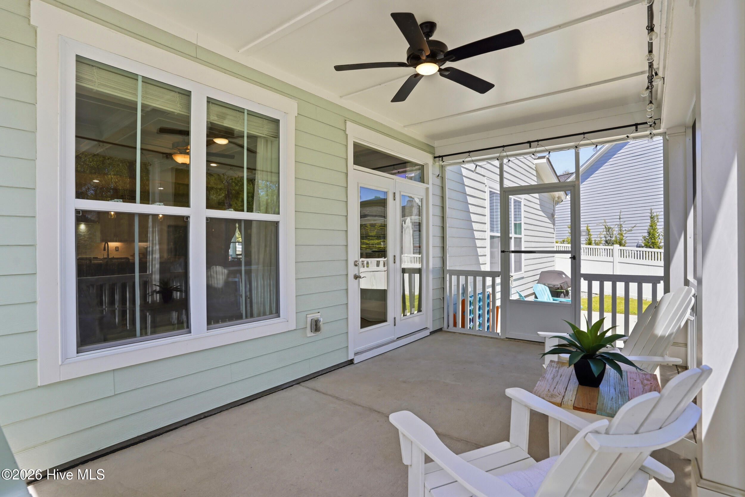 100565471 | Photo 49