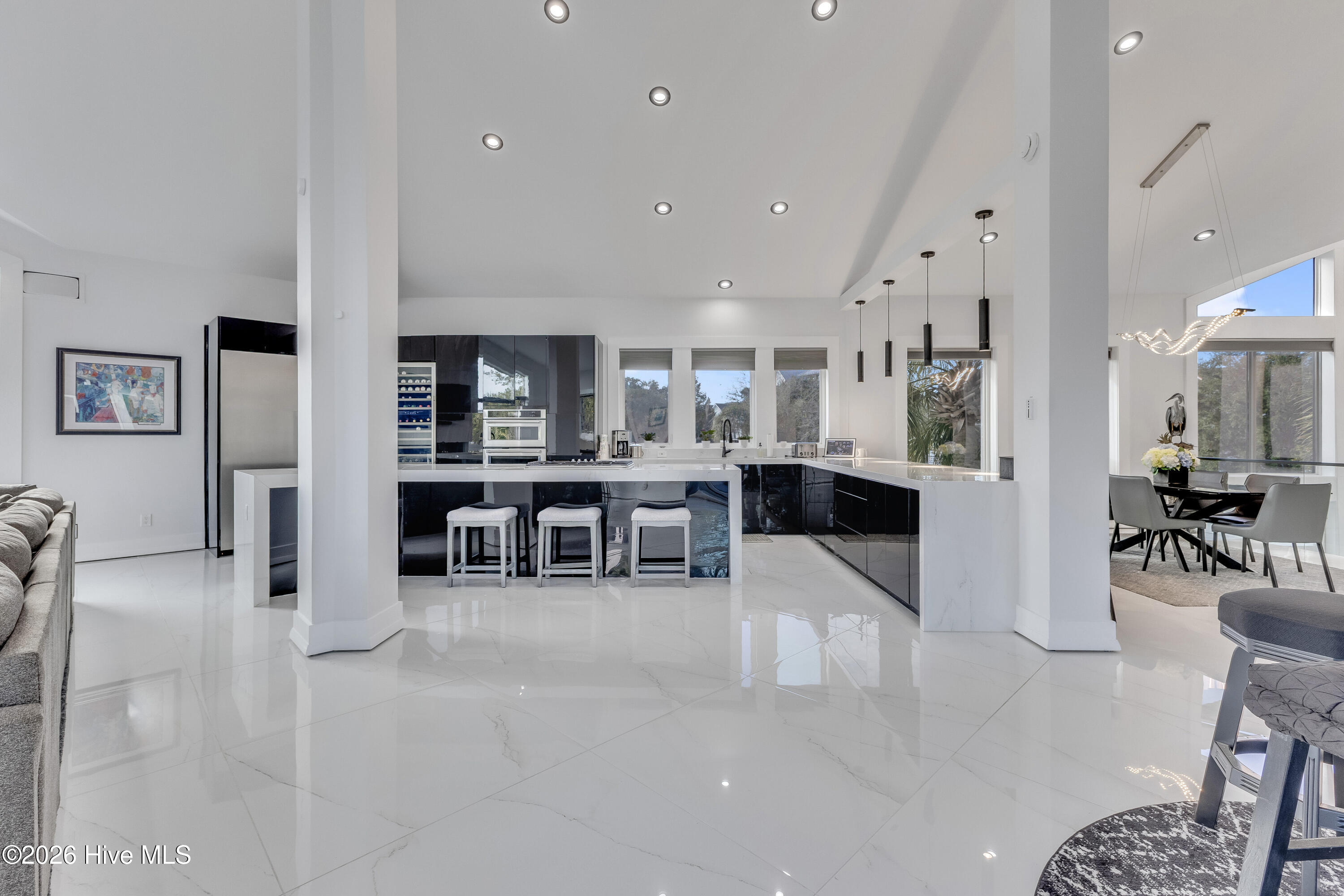 100559856 | Photo 16