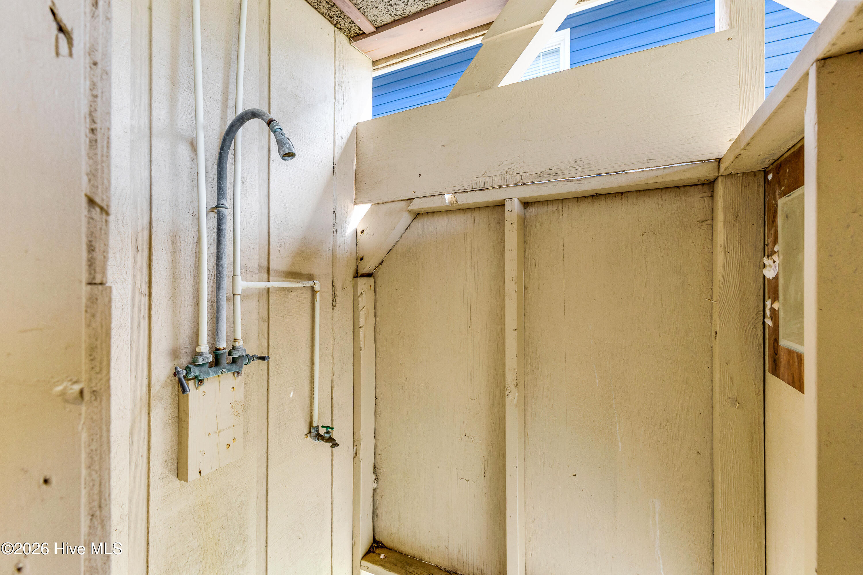 100562663 | Photo 37