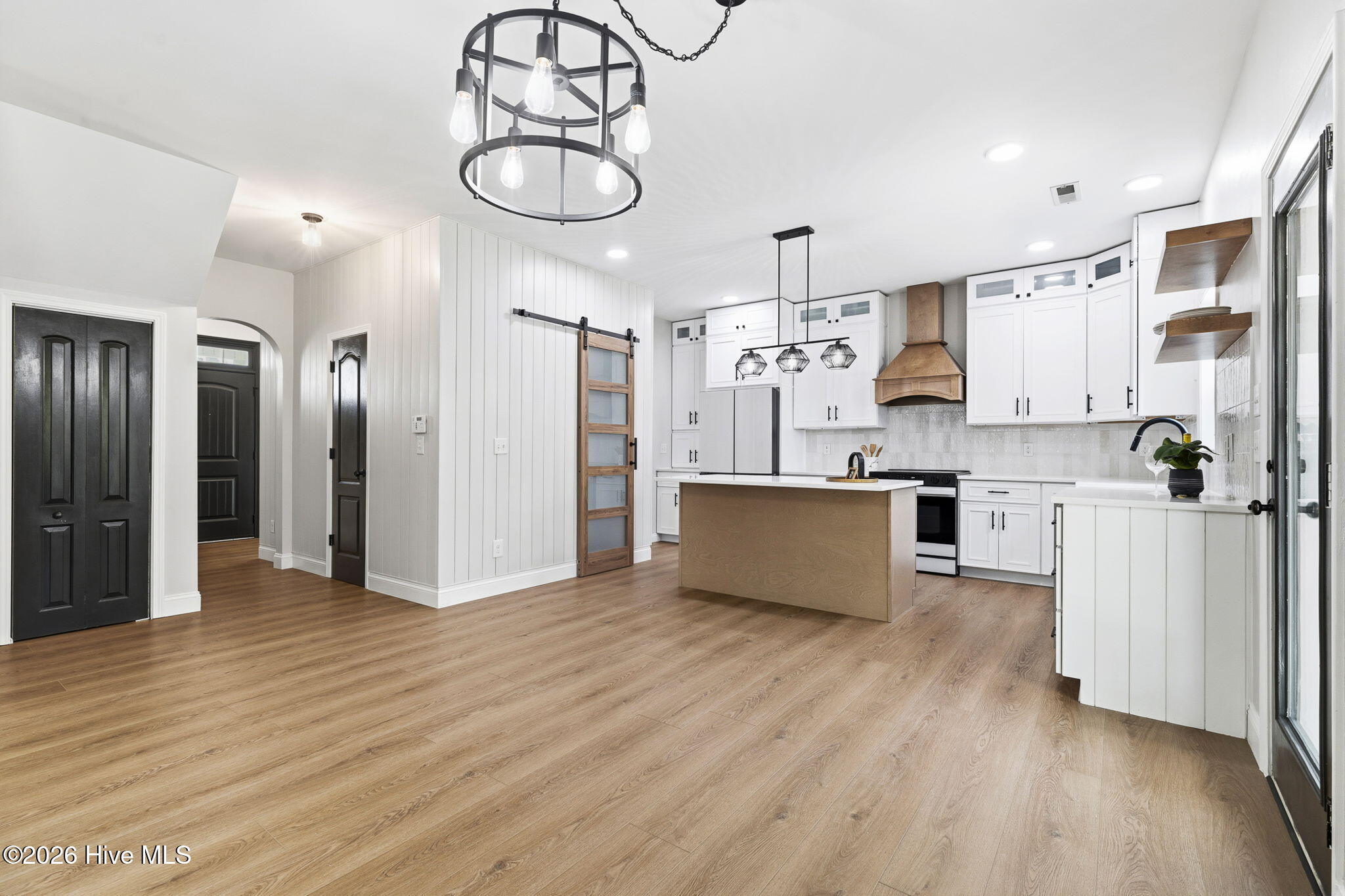 100566874 | Photo 13