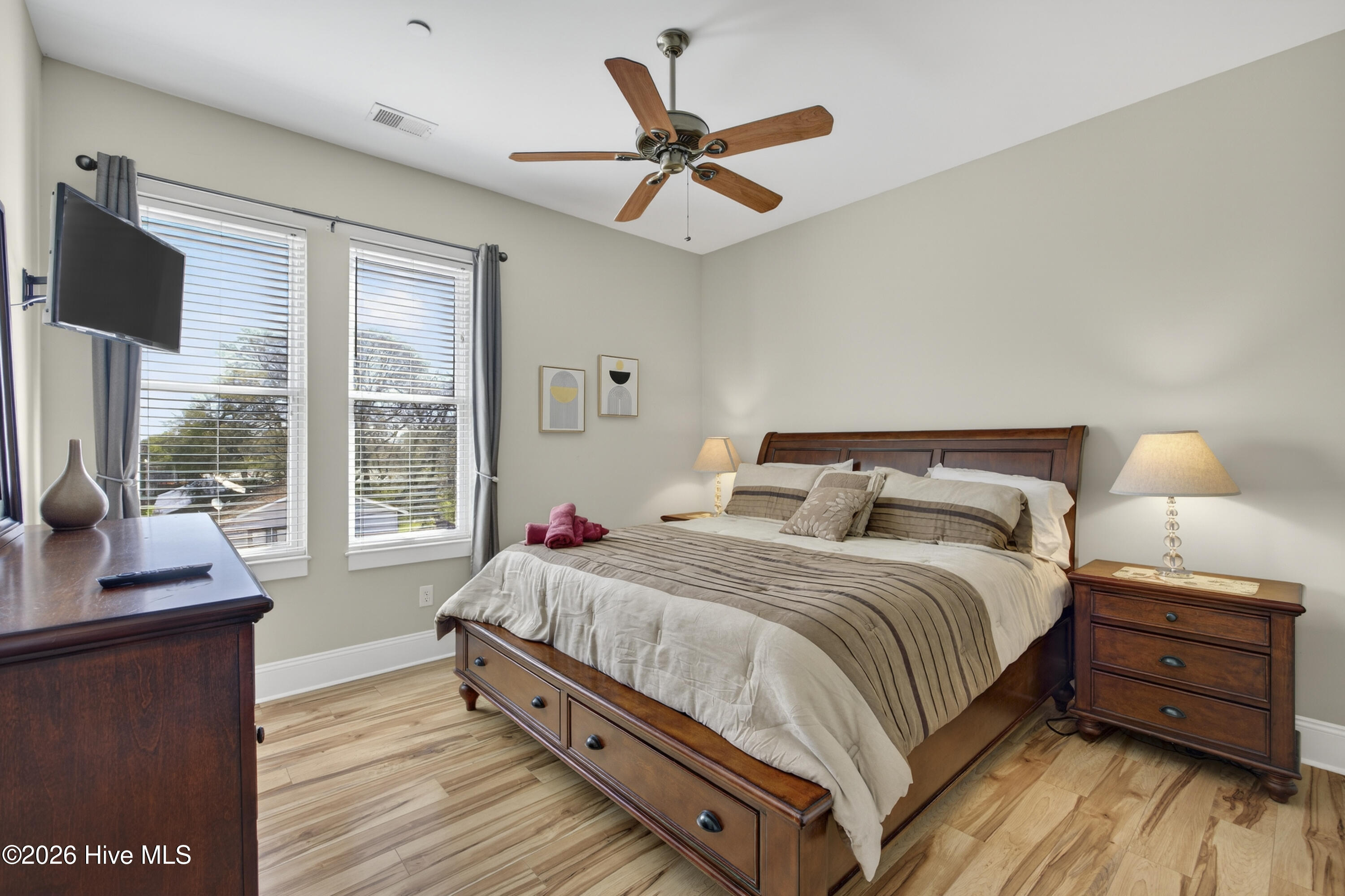 100562157 | Photo 25