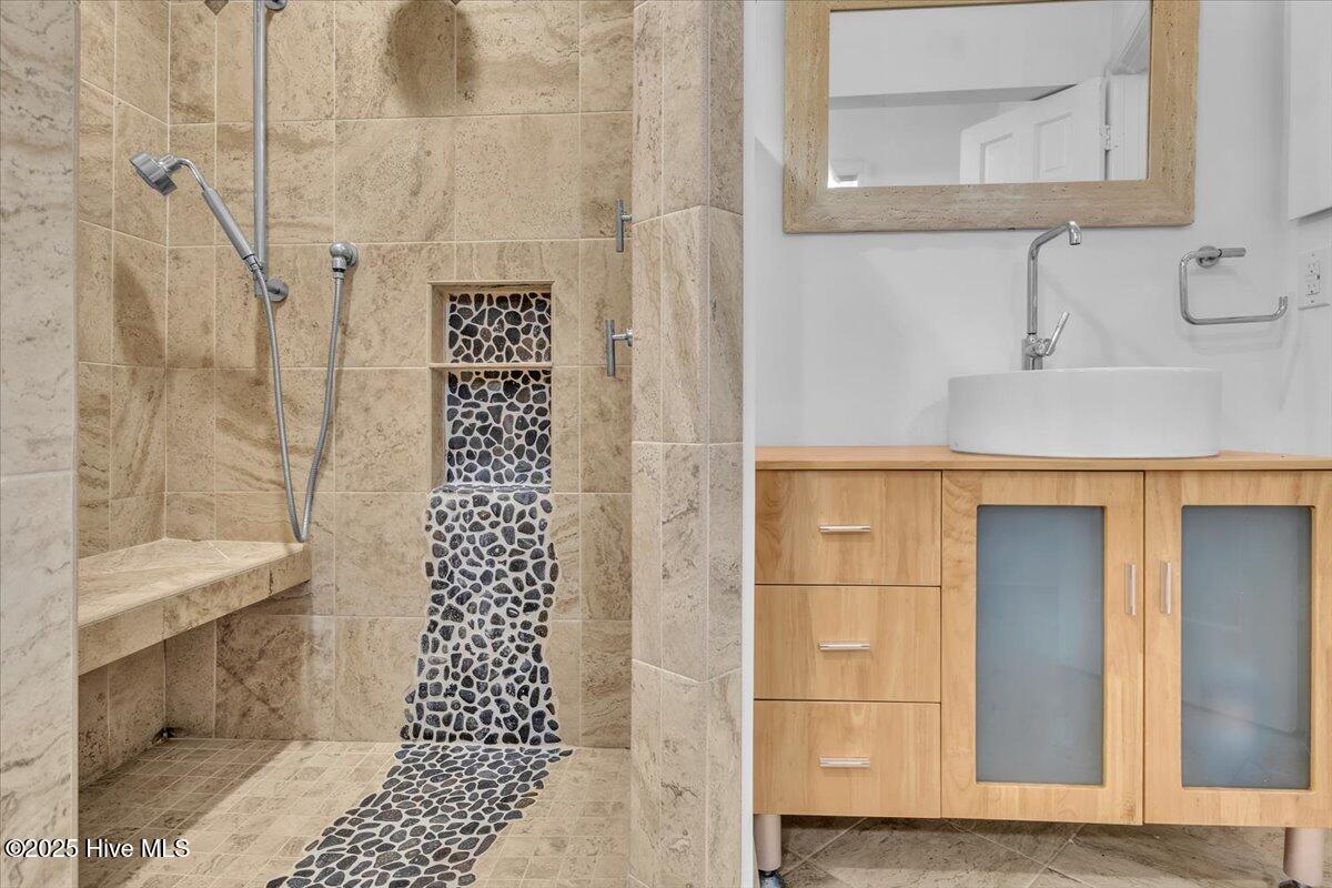 100540013 | Photo 35