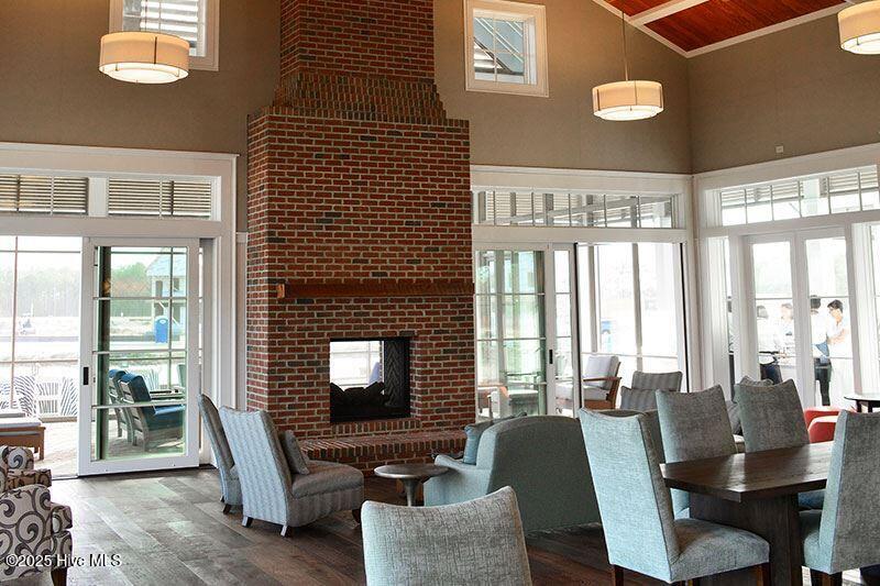 100557936 | Photo 41