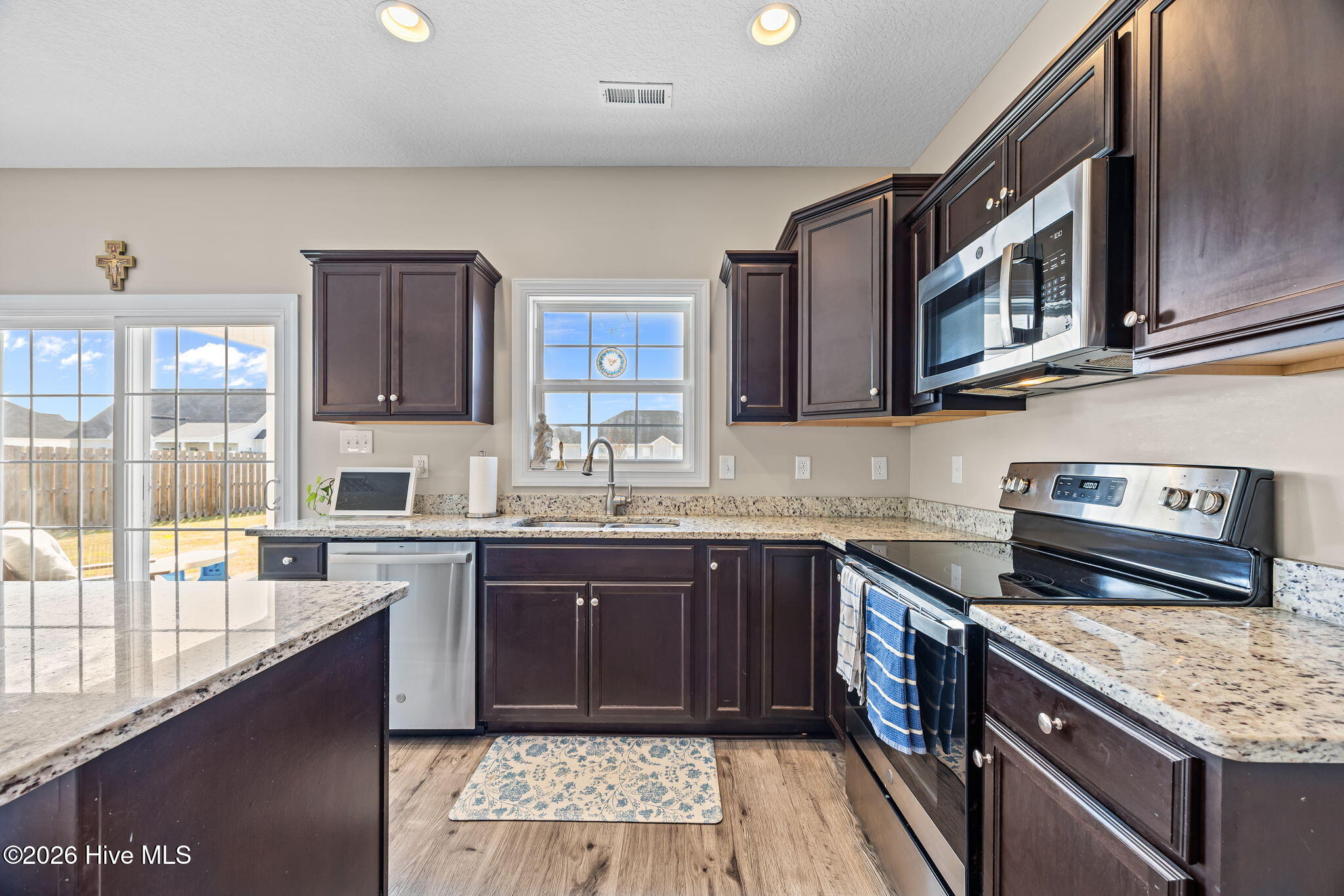 100566991 | Photo 12