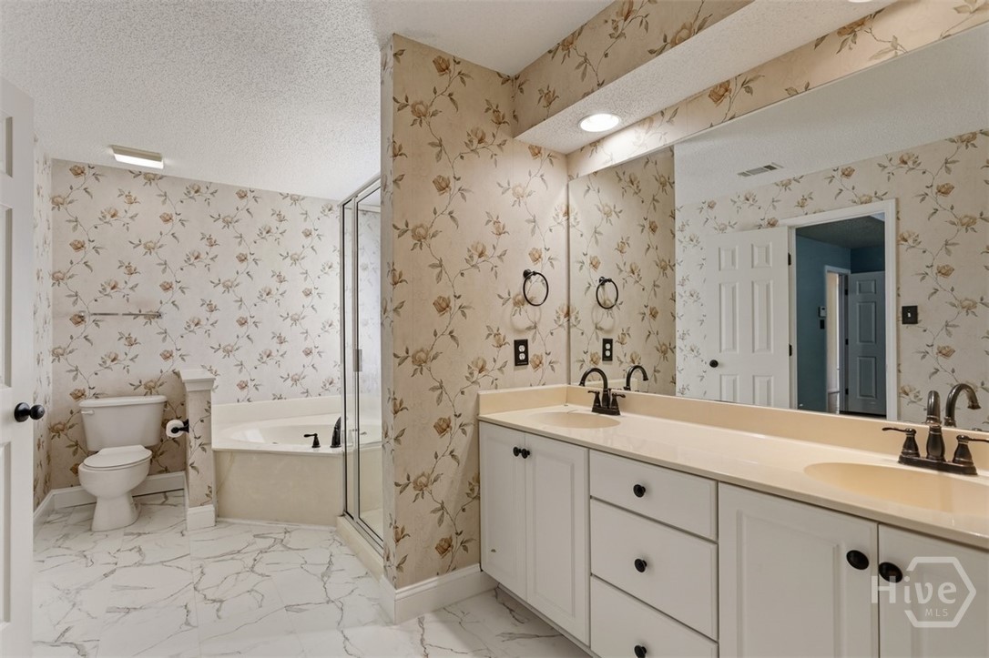 Owner's bathroom