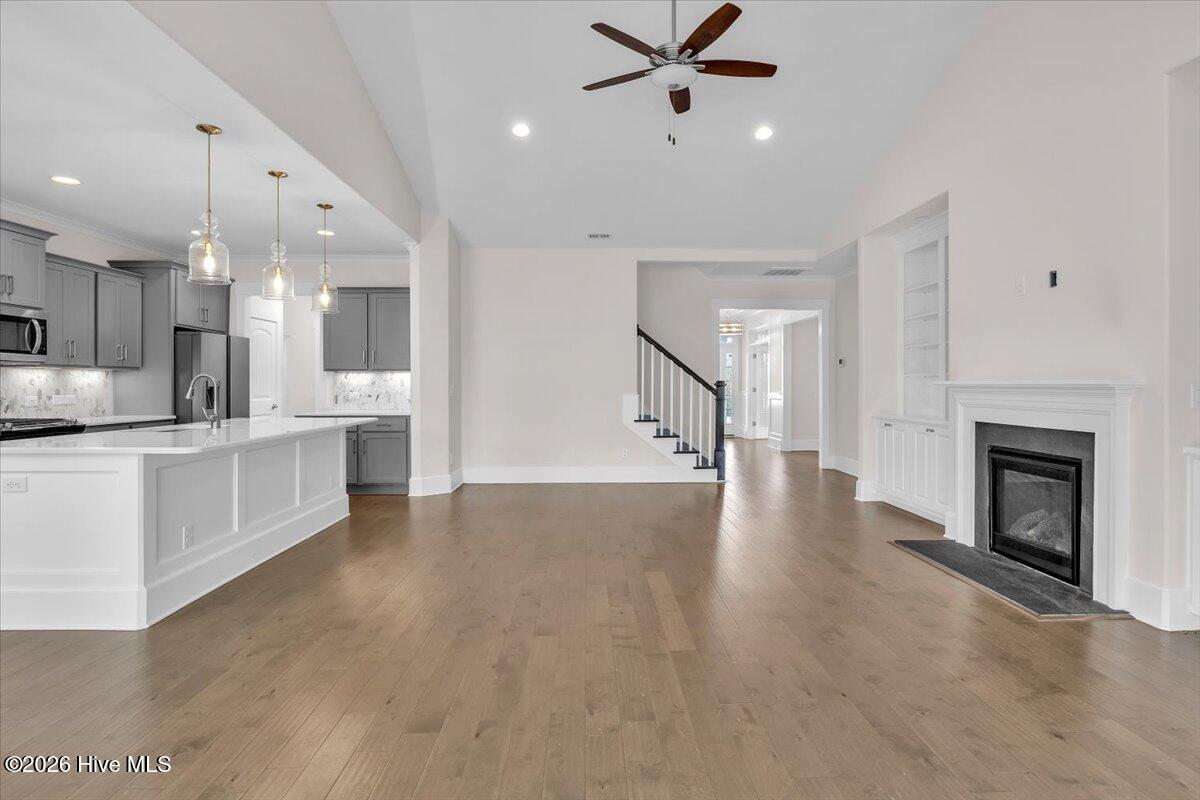 100548797 | Photo 32