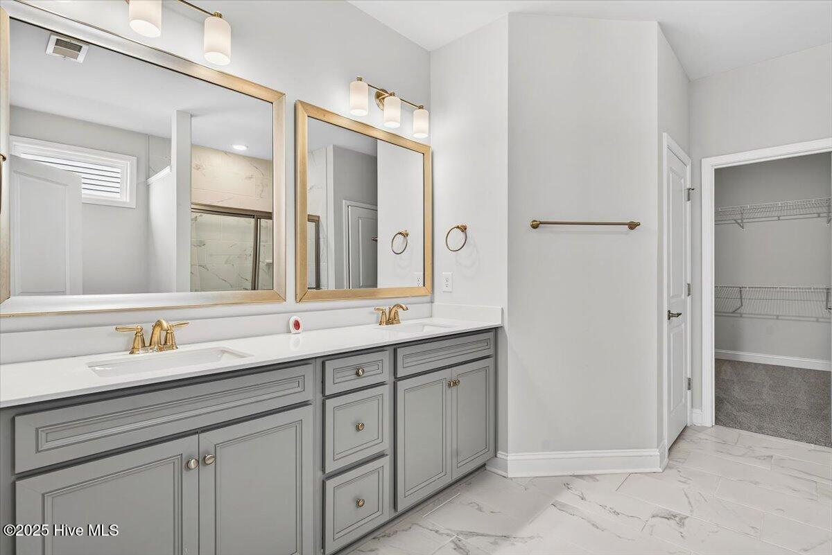 100532421 | Photo 23