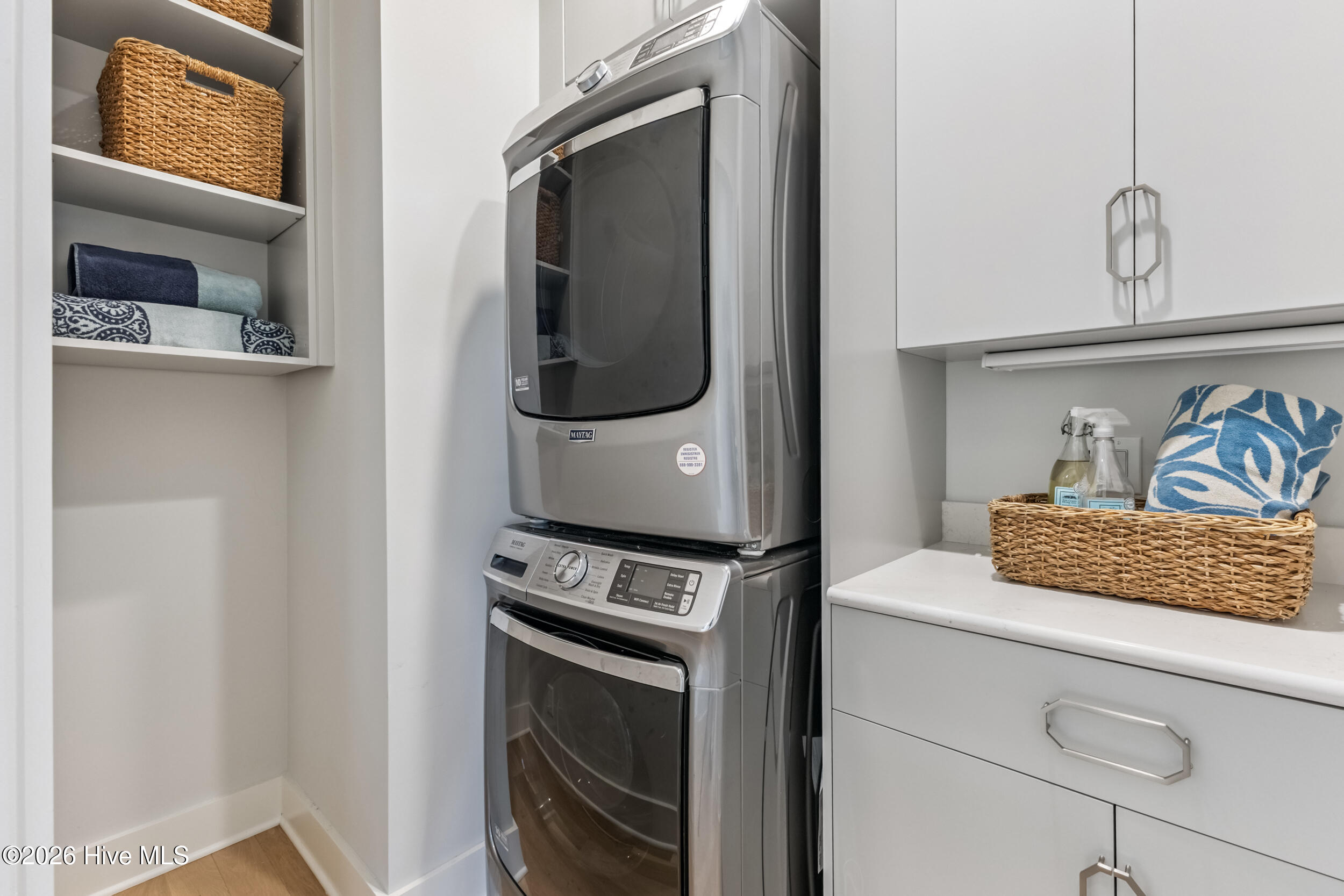 100560711 | Photo 49