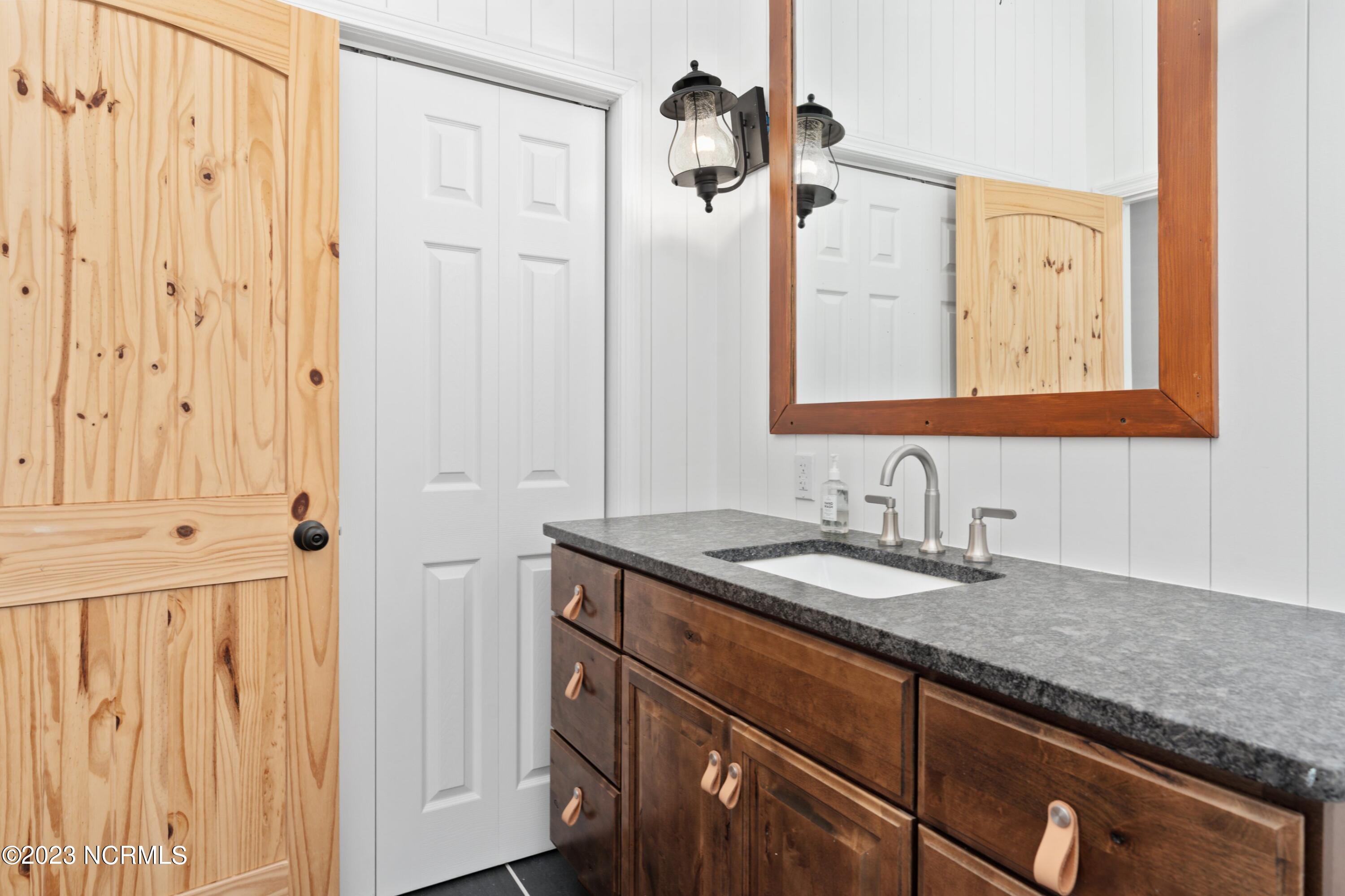 100559919 | Photo 32