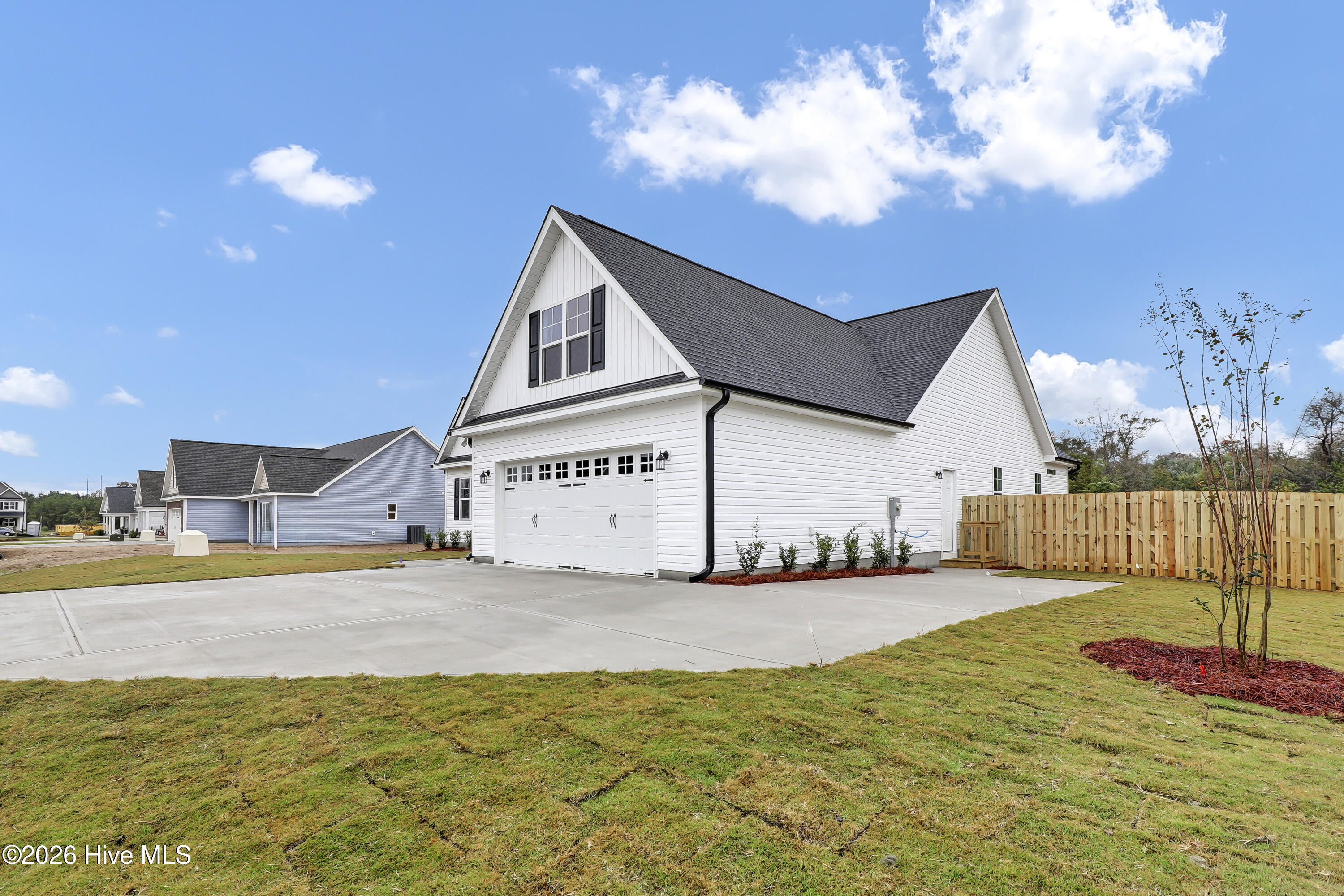 Photo 2 of Single family home for sale at 466 Bellows Ln, Rocky Point, NC 28457 | MLS# 100562652 | Listing updated on 2026-10-08
