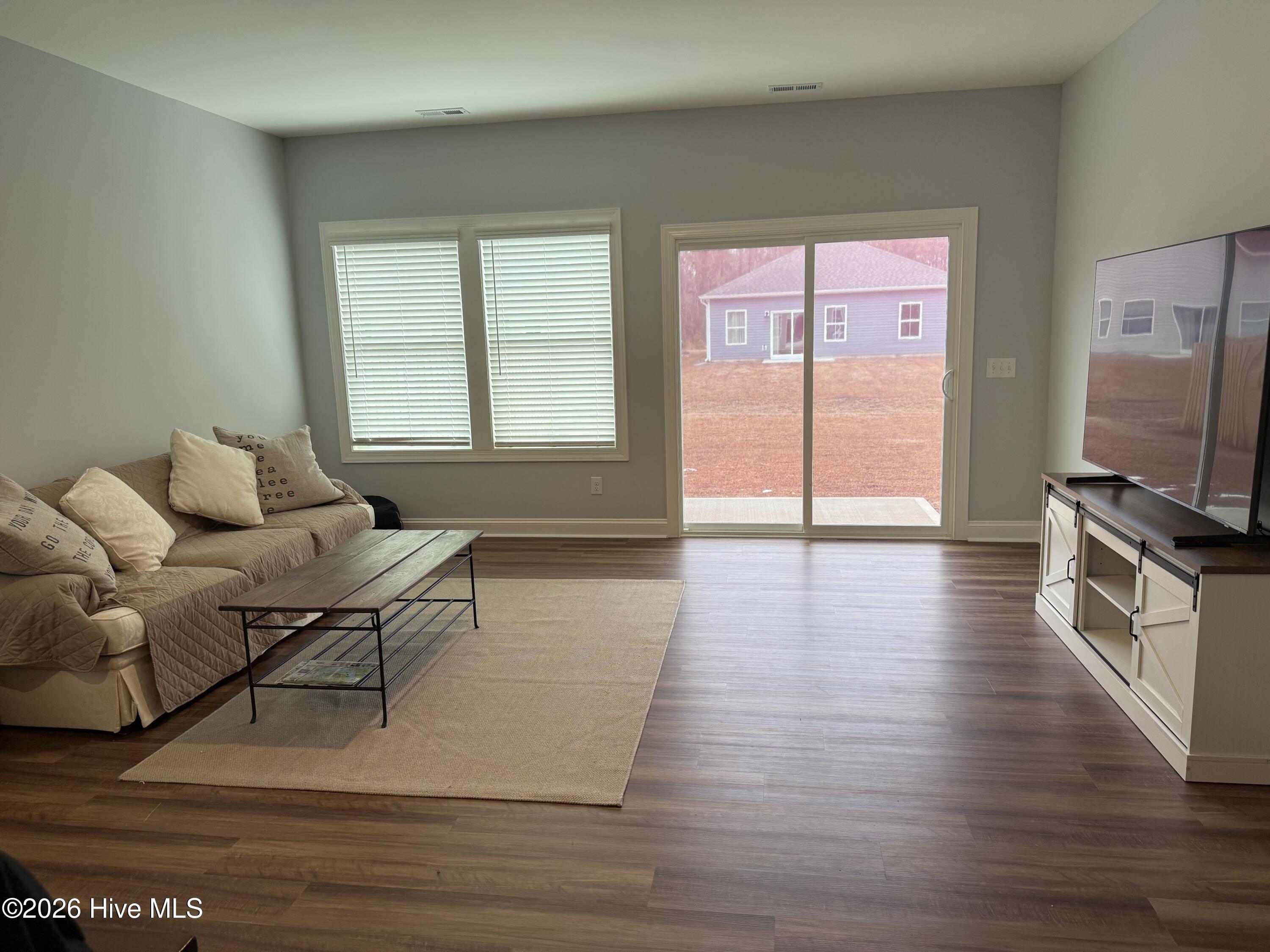 100553075 | Photo 13