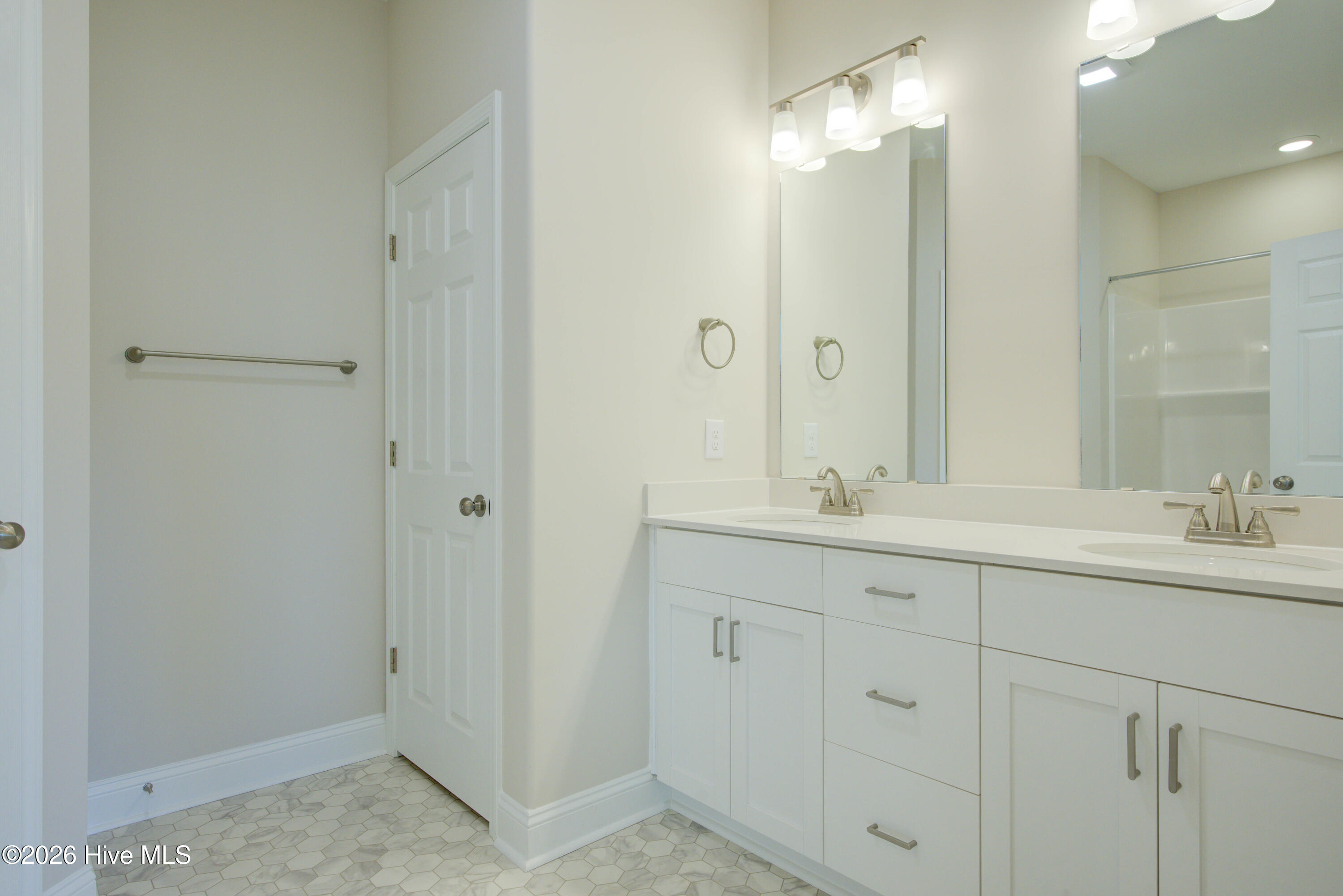 100561393 | Photo 15