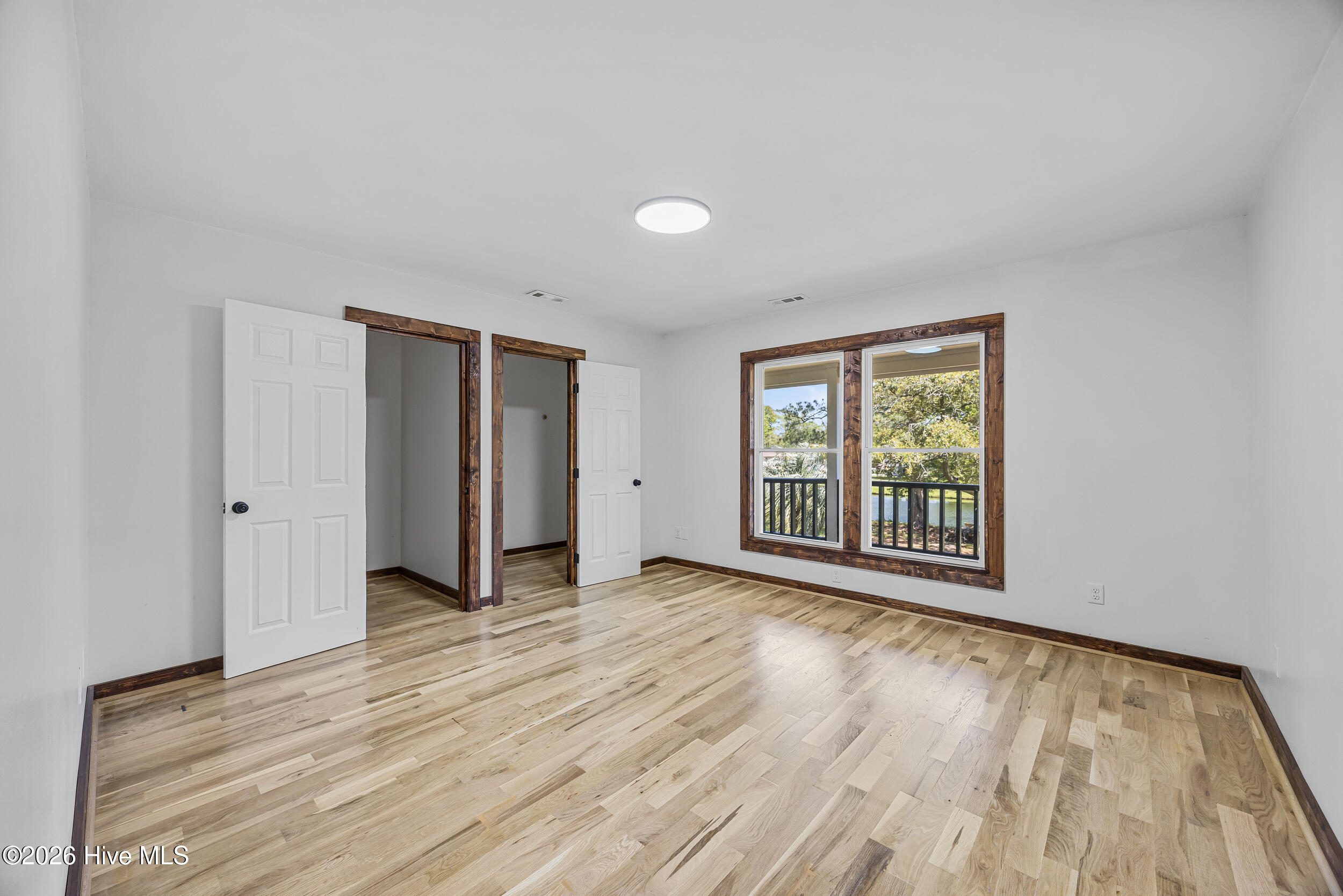 100568945 | Photo 26