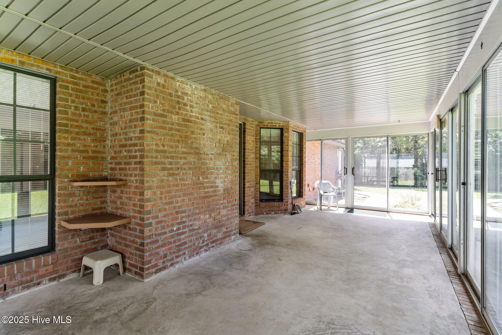 100514247 | Photo 26