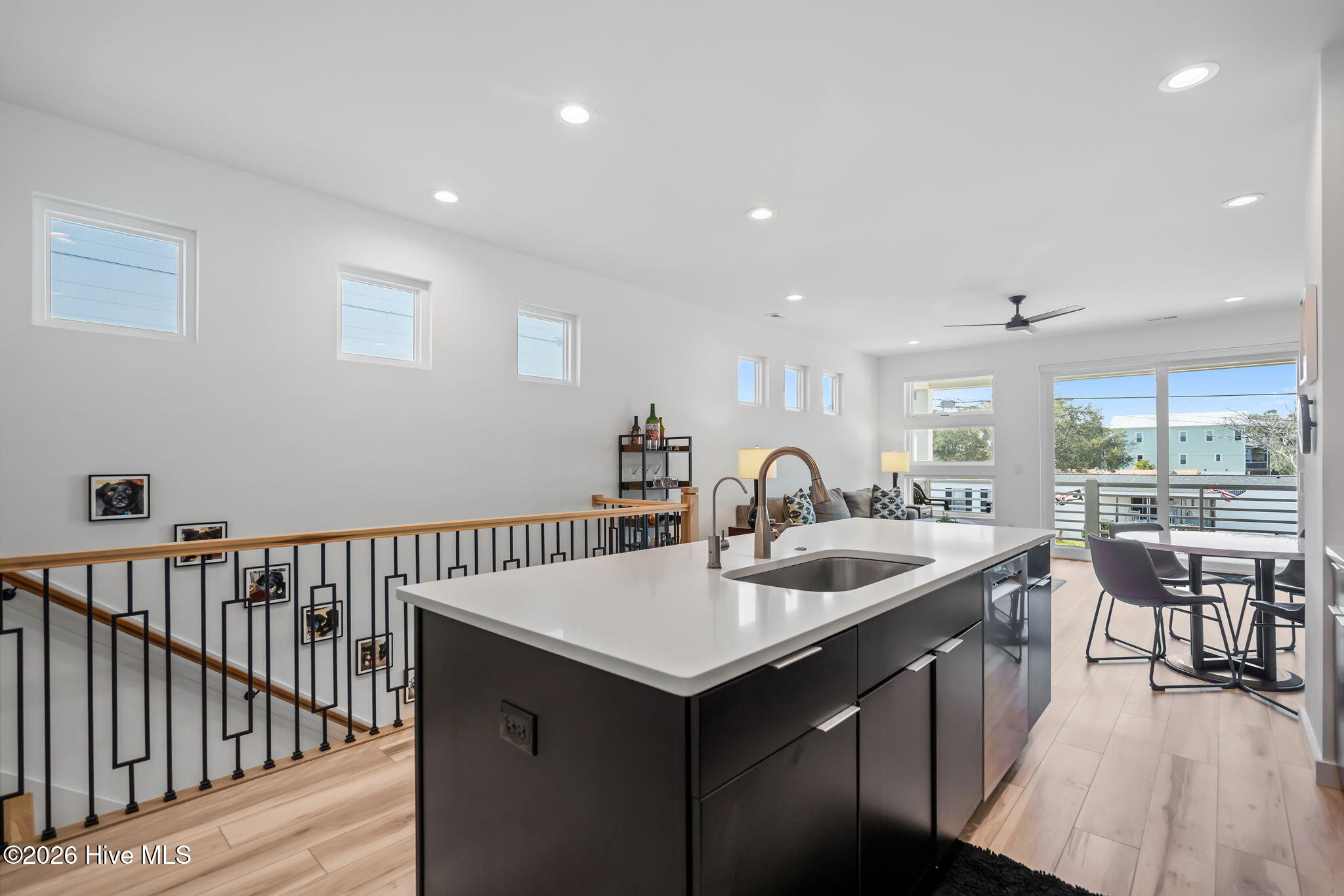 100559537 | Photo 11