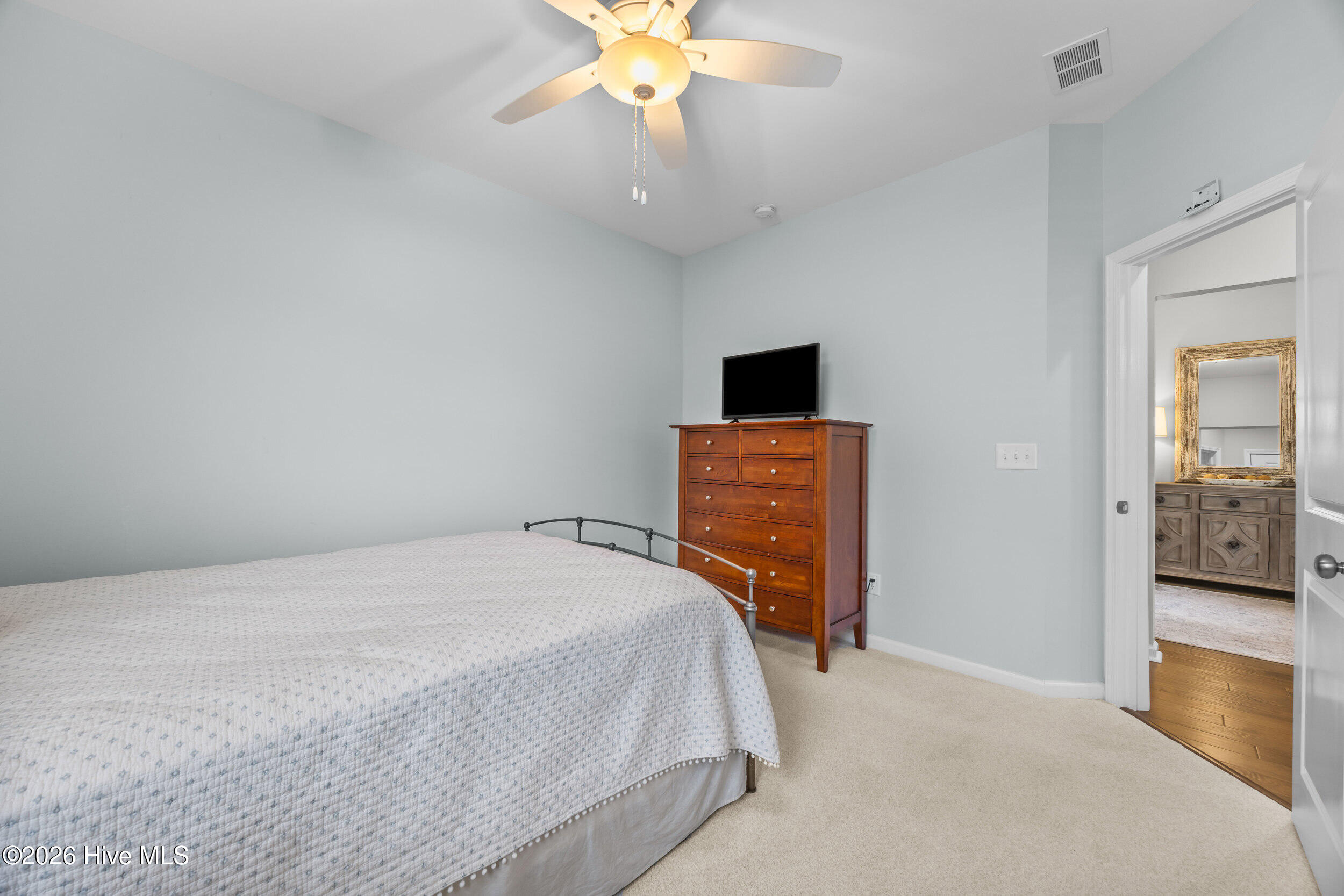 100553871 | Photo 15