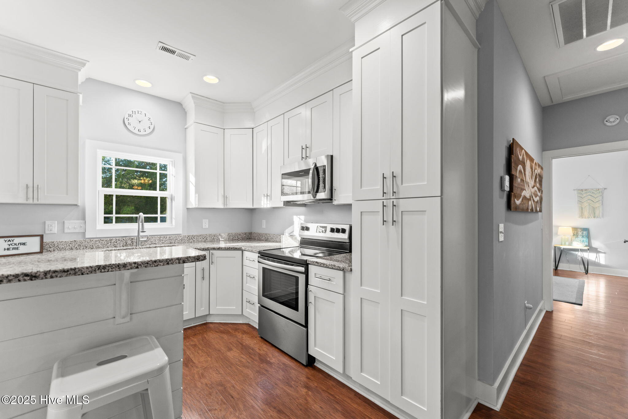 100545093 | Photo 13