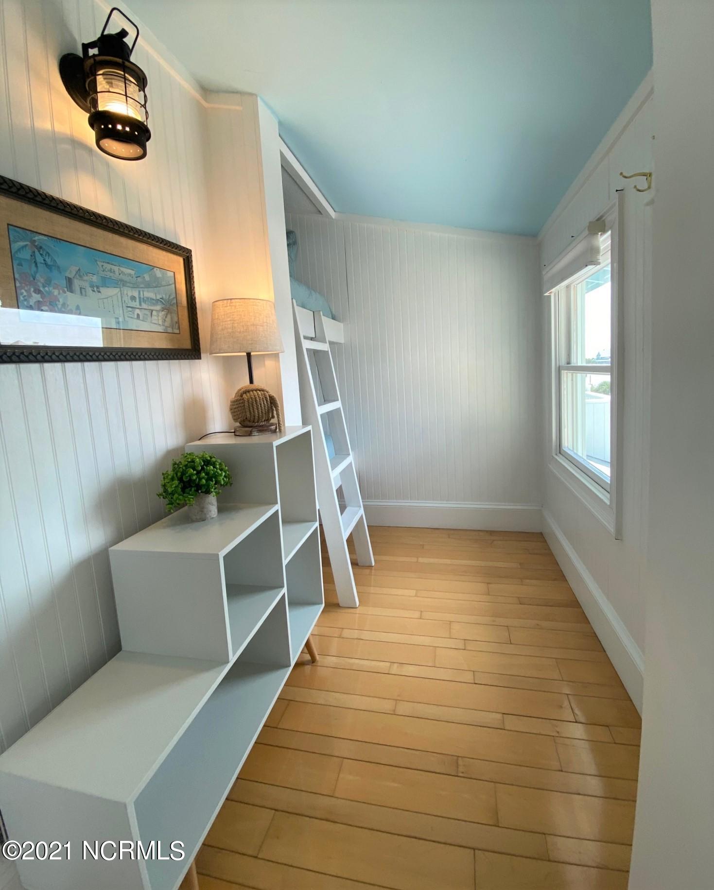 100564680 | Photo 22