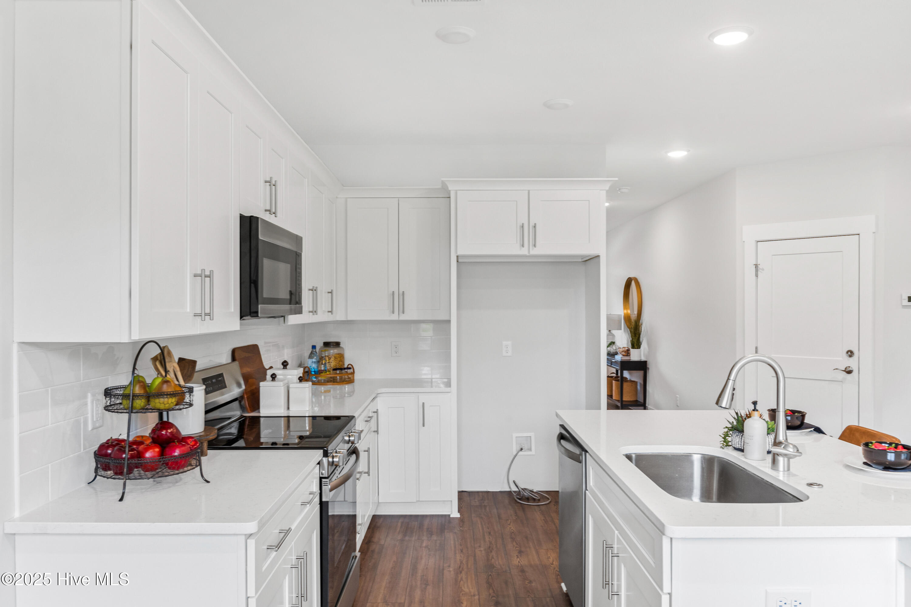 100526530 | Photo 14