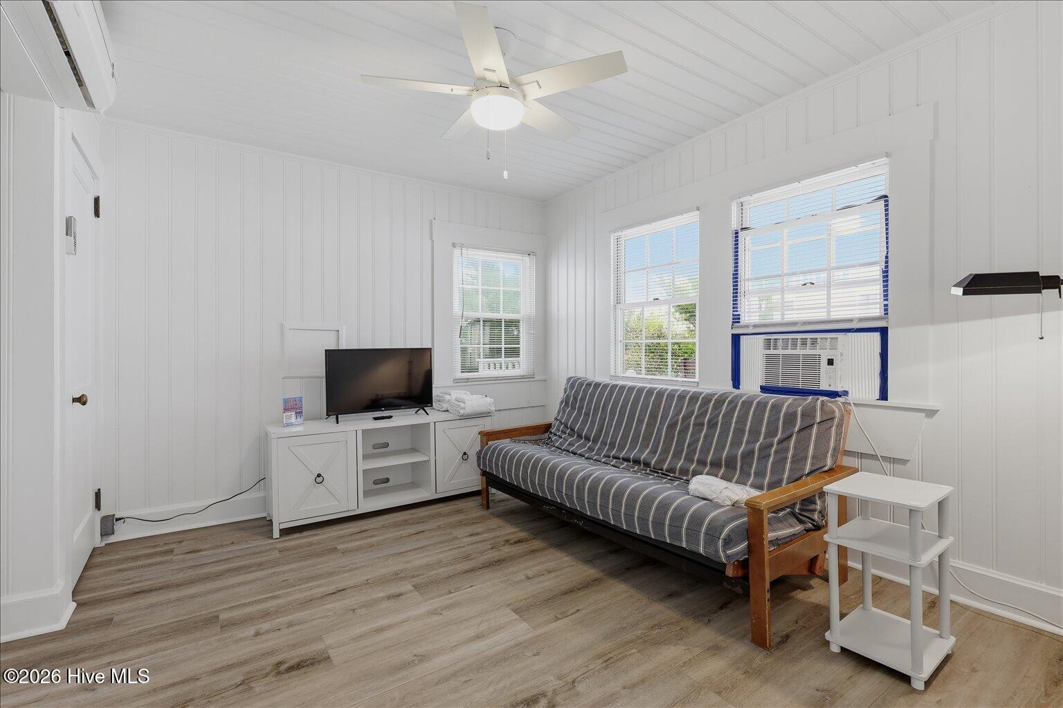 100570528 | Photo 26