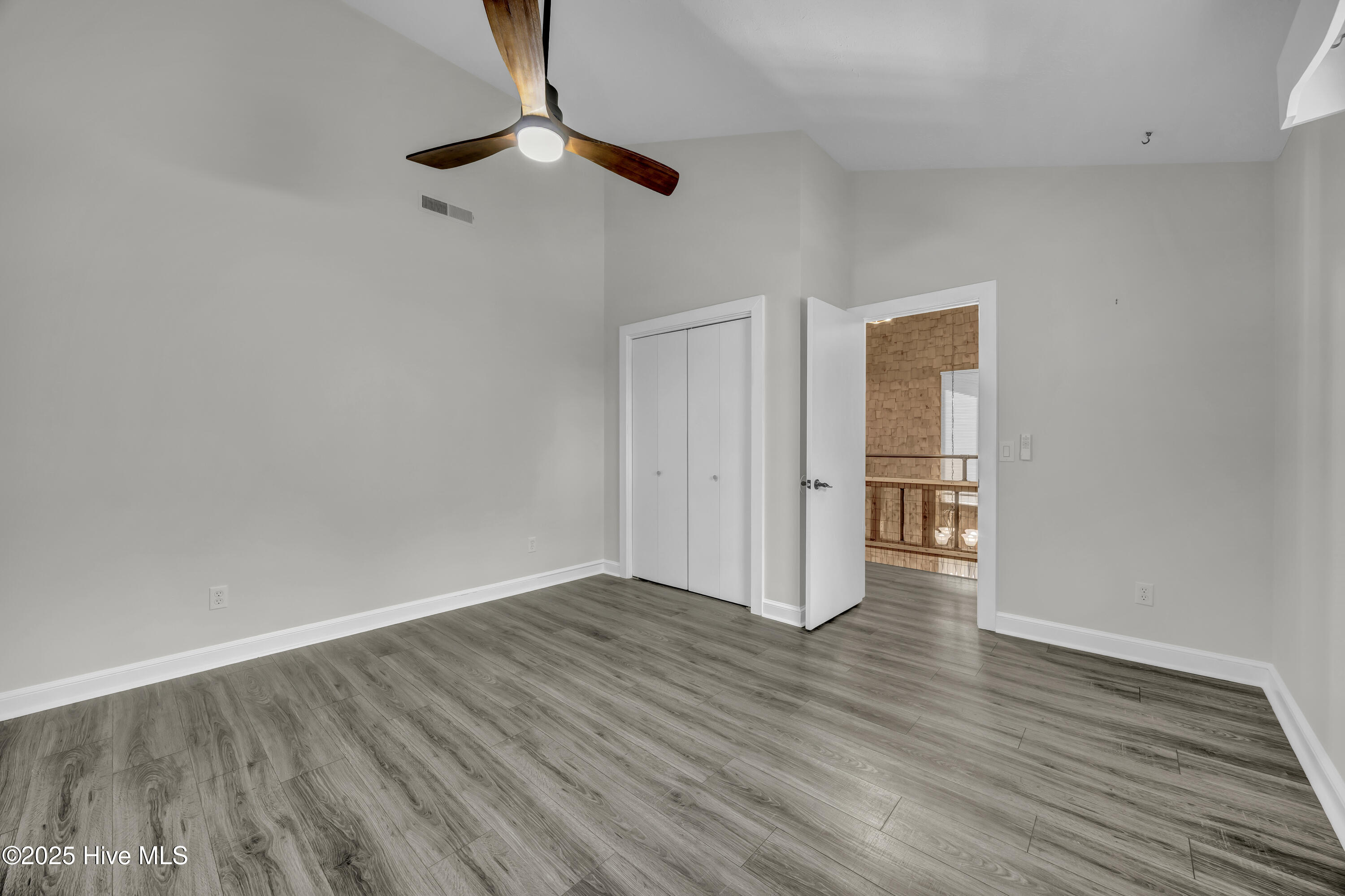 100527769 | Photo 16