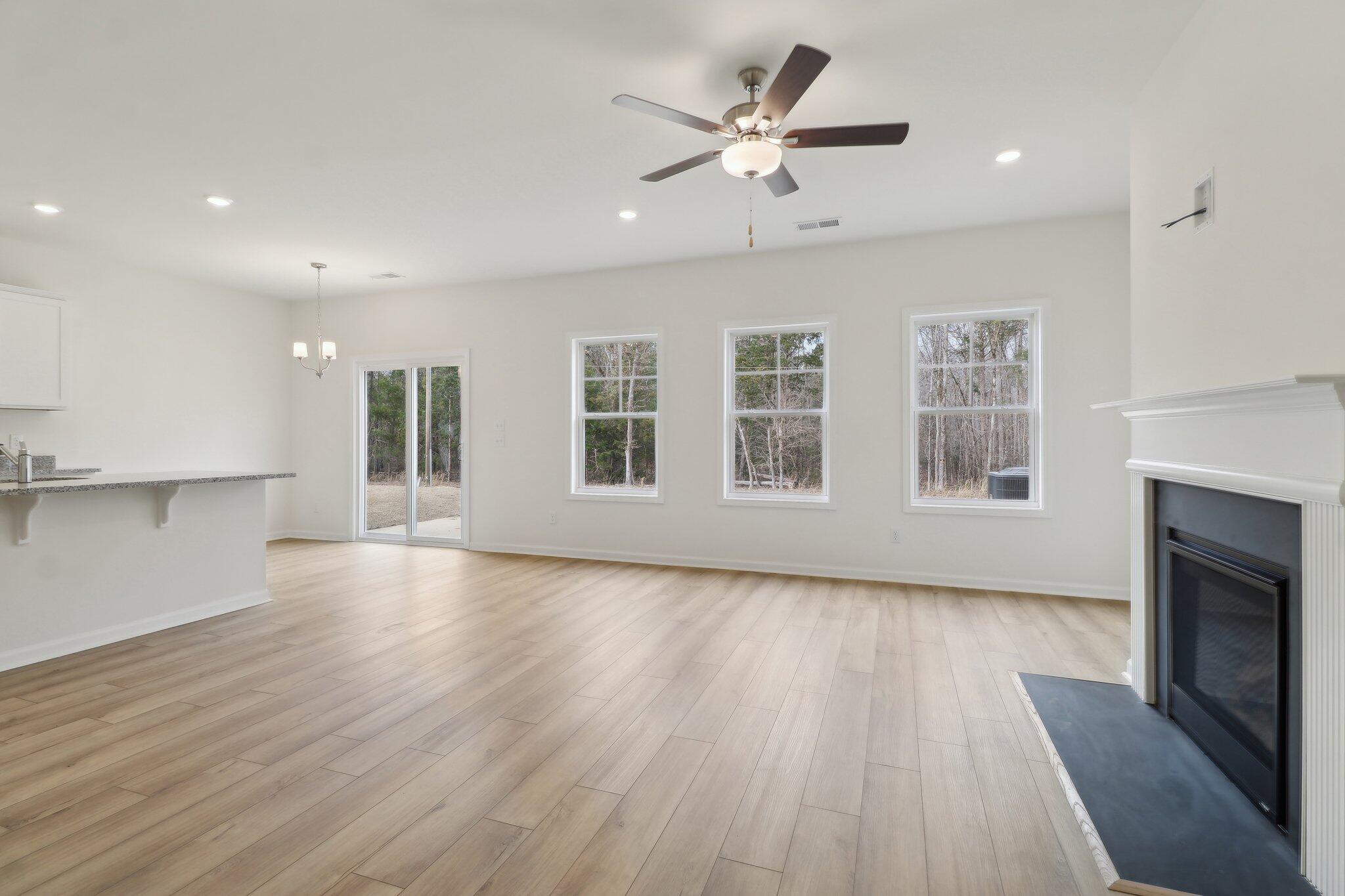 14-web-or-mls-Flat Coat Ln-010