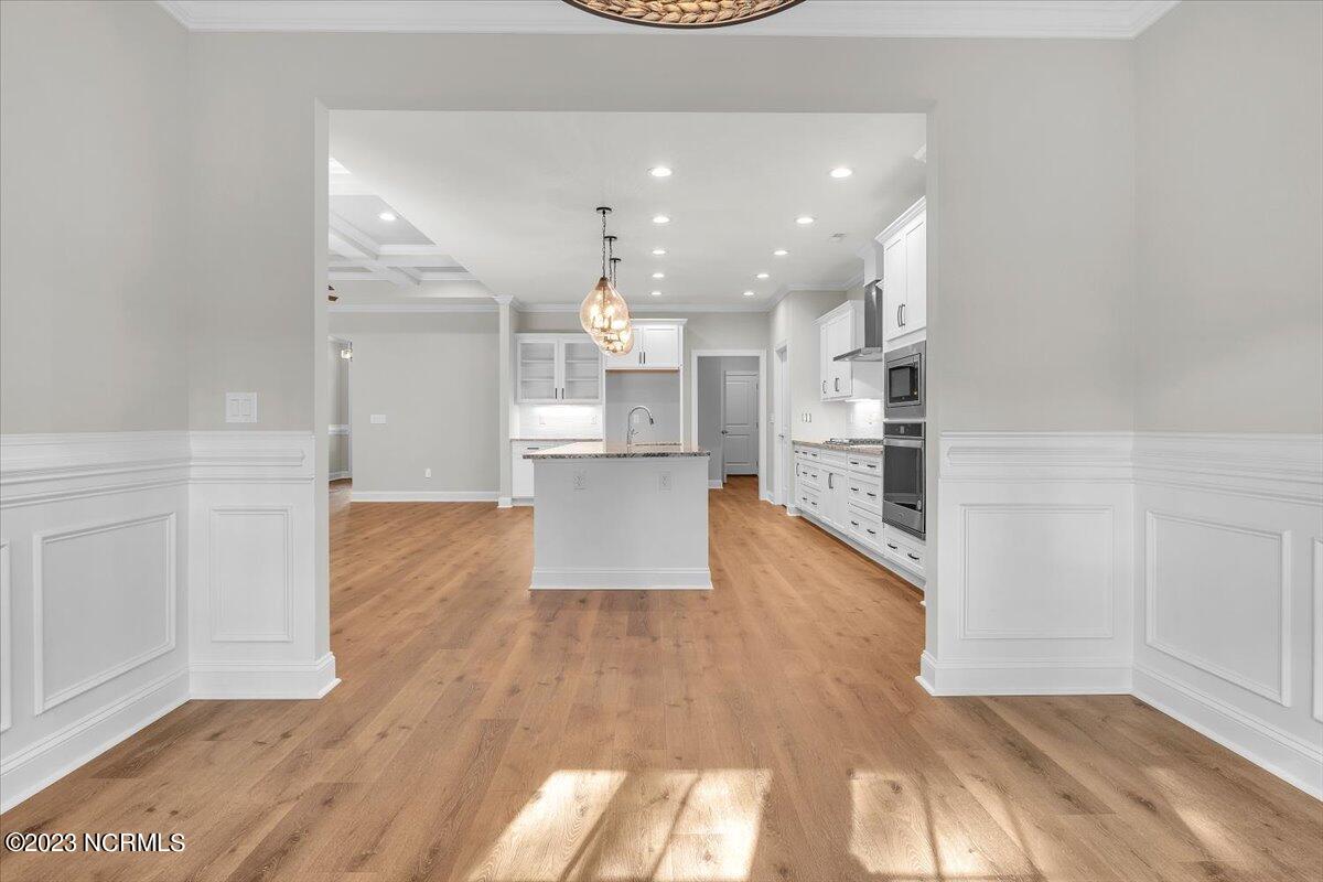 100524155 | Photo 48