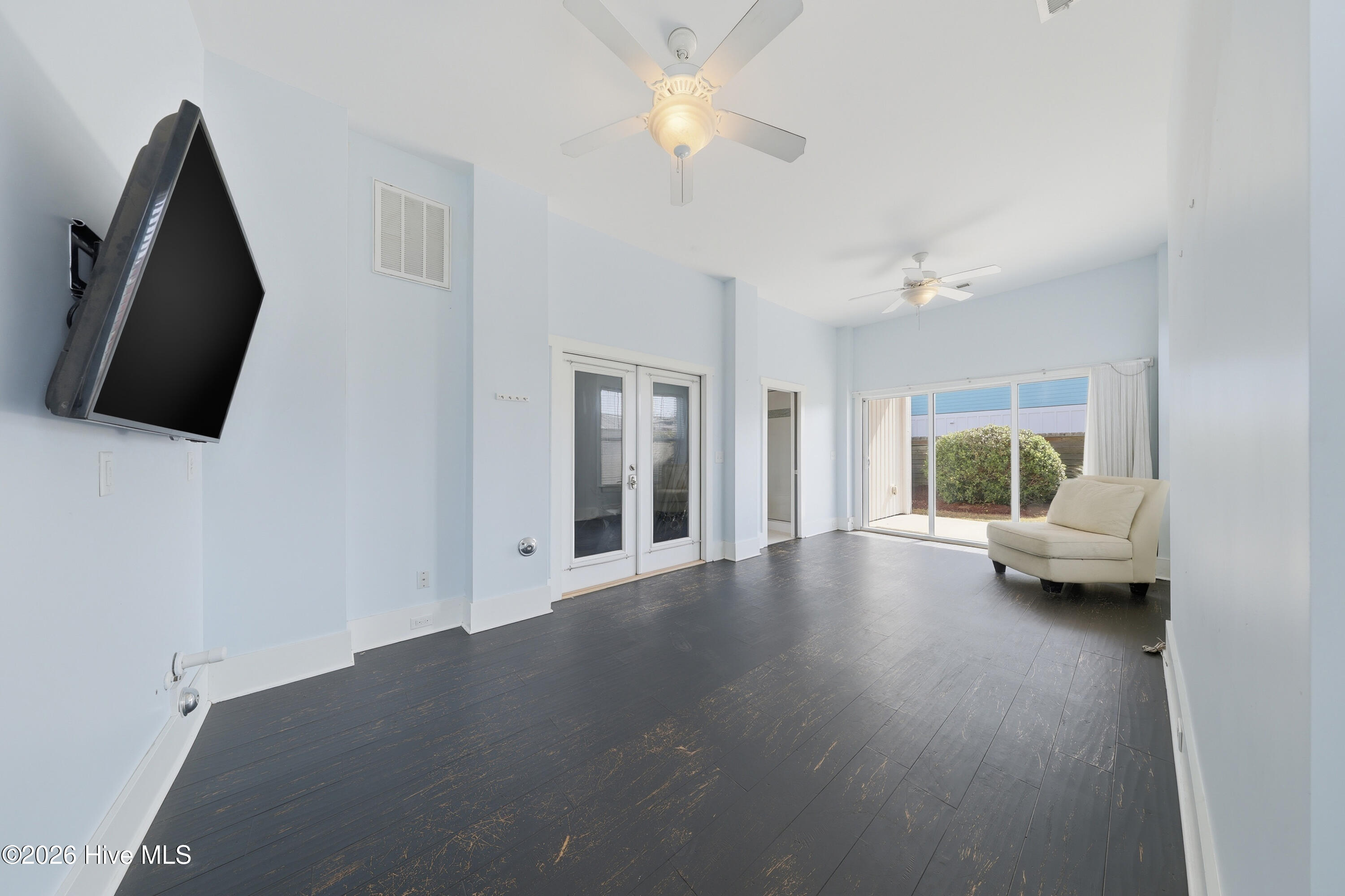 100564294 | Photo 12