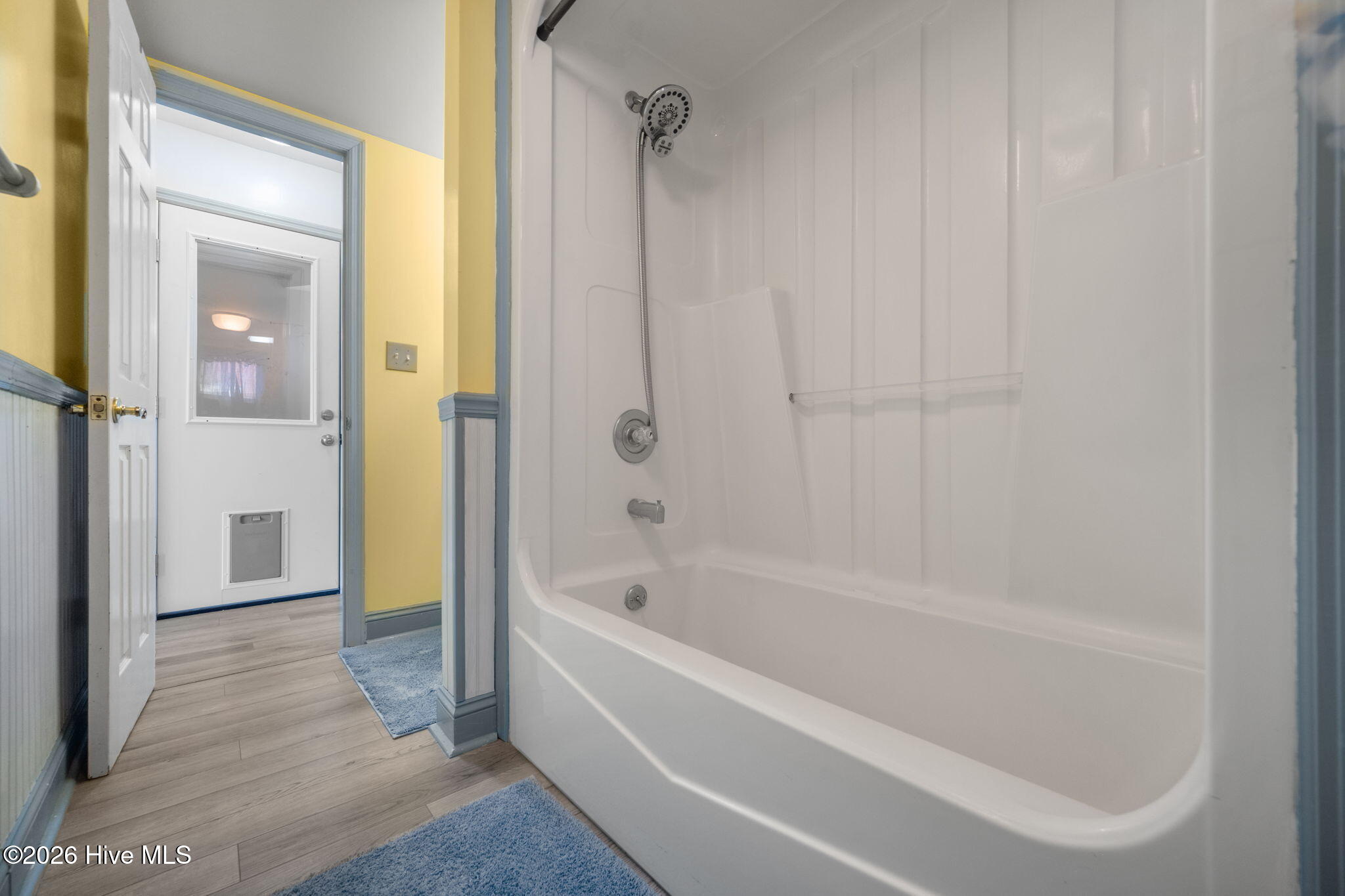 100560162 | Photo 29